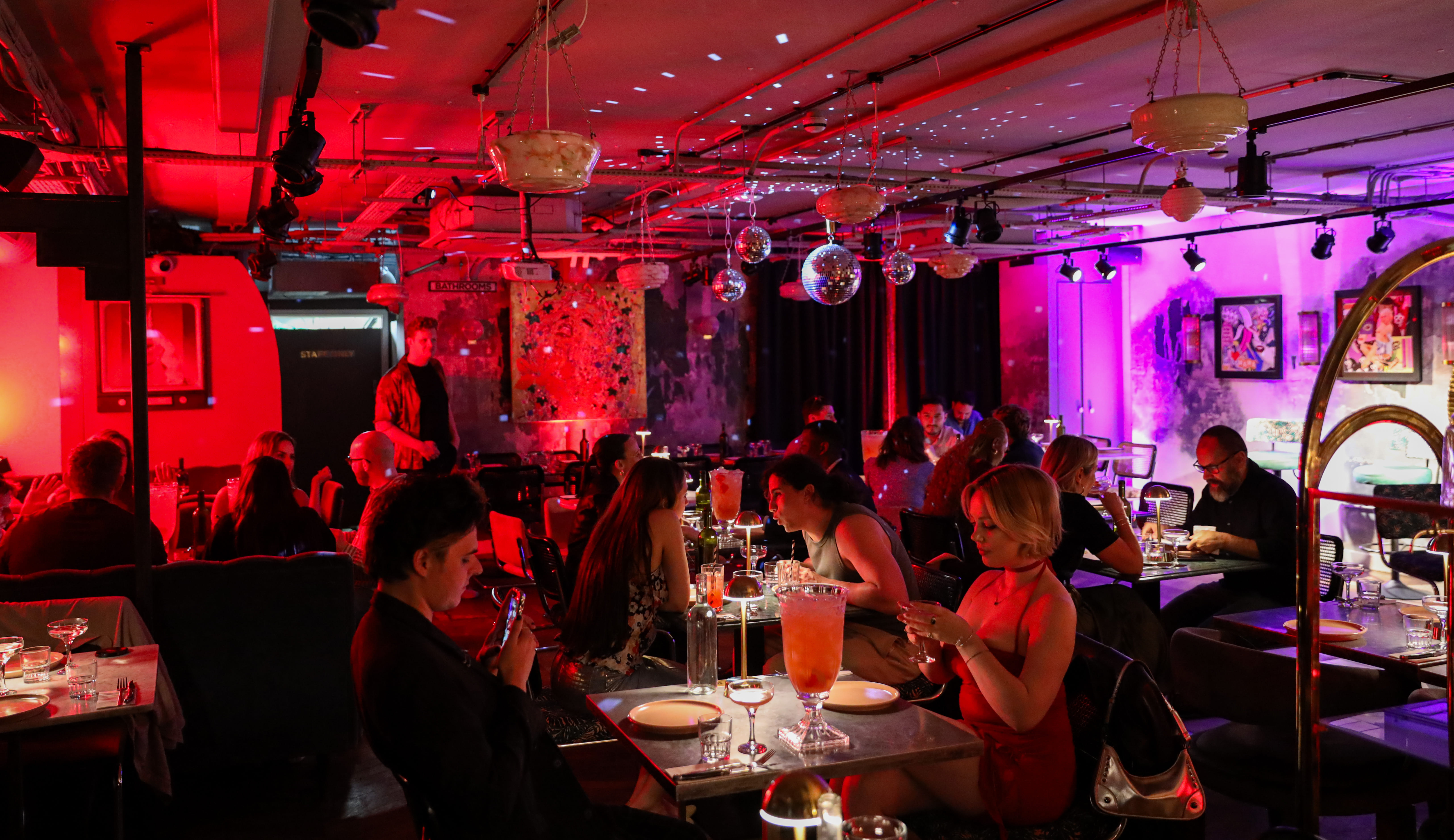 THE ARTIST LOUNGE DOWNSTAIRS 4