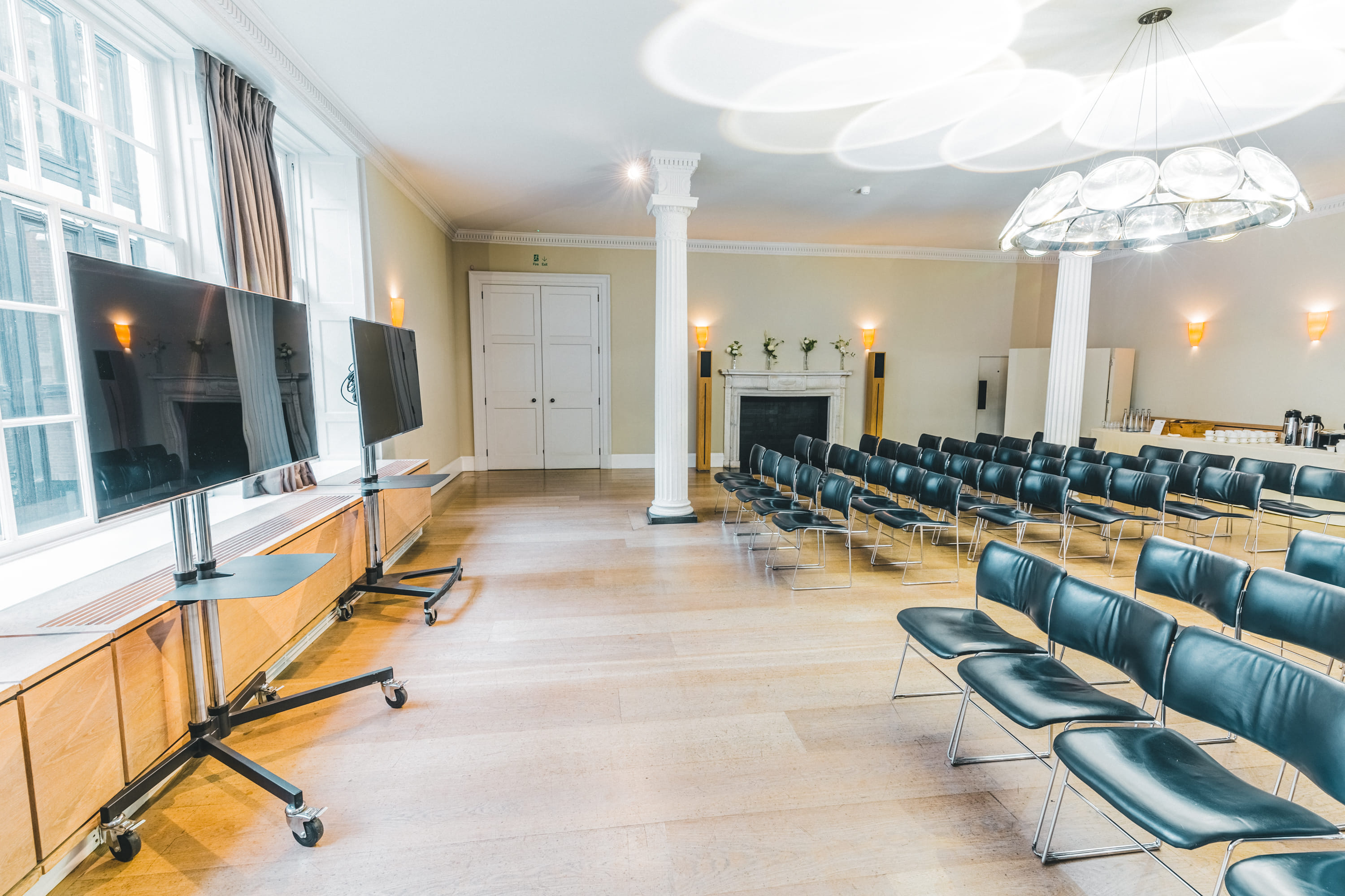 Benjamin Franklin Room 7