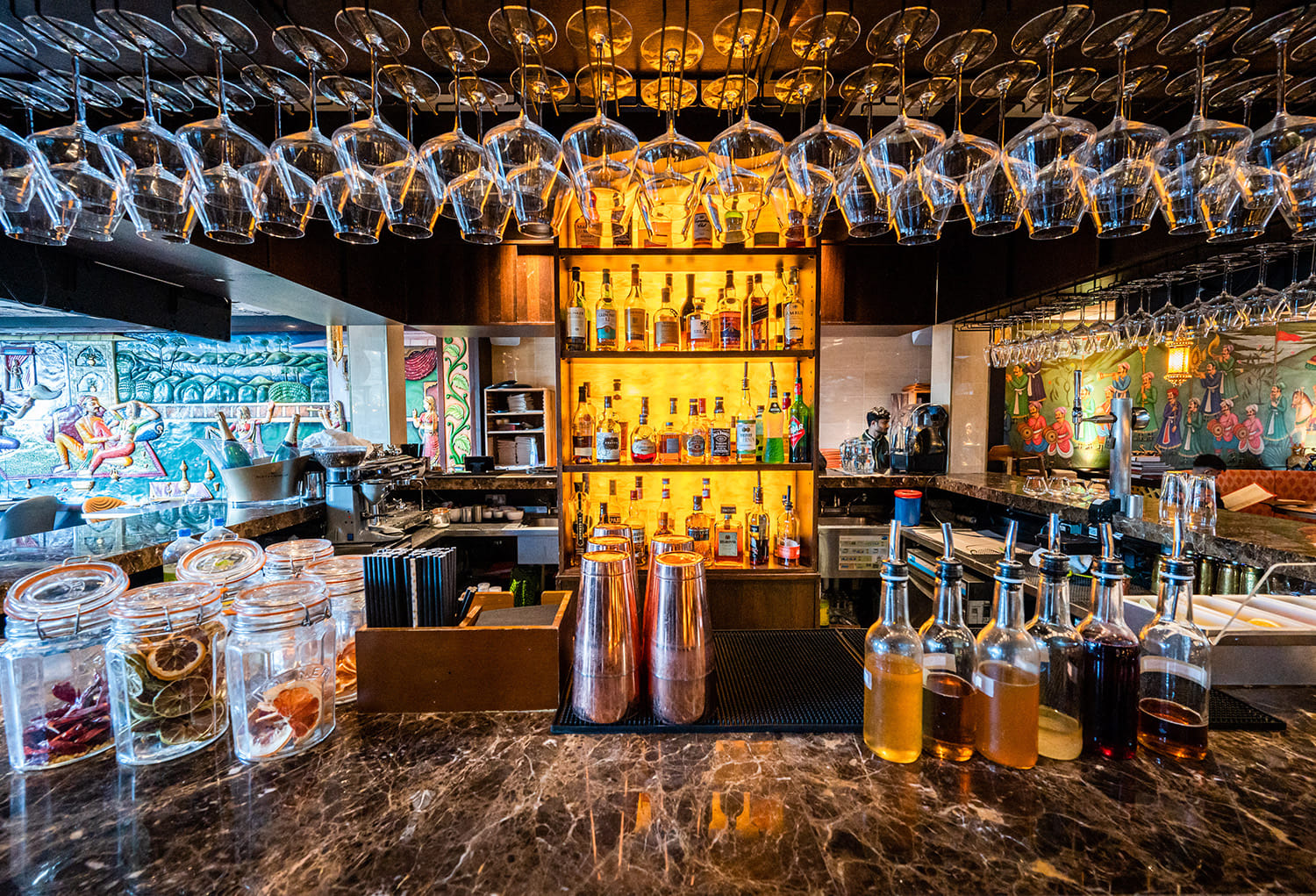 Bar & Lounge