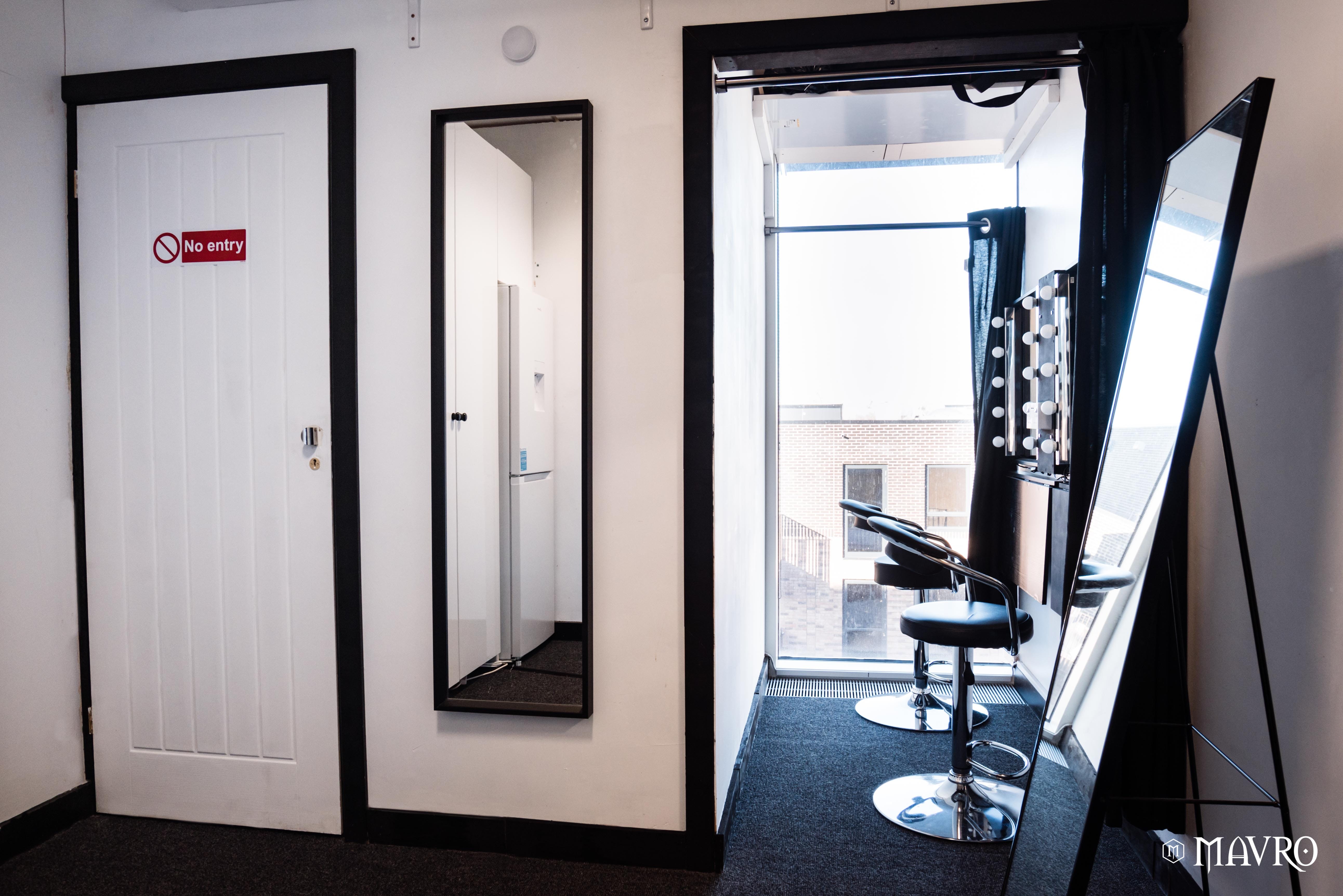 Photography & Flim Studio 17