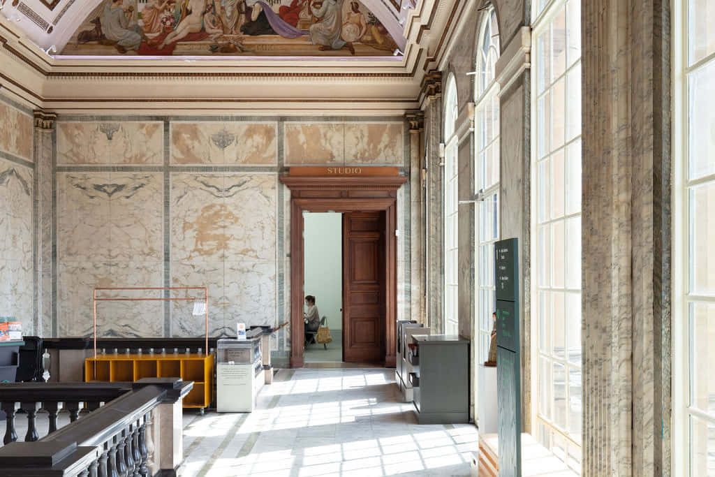 Kenny Gallery, Landing and Balcony 1