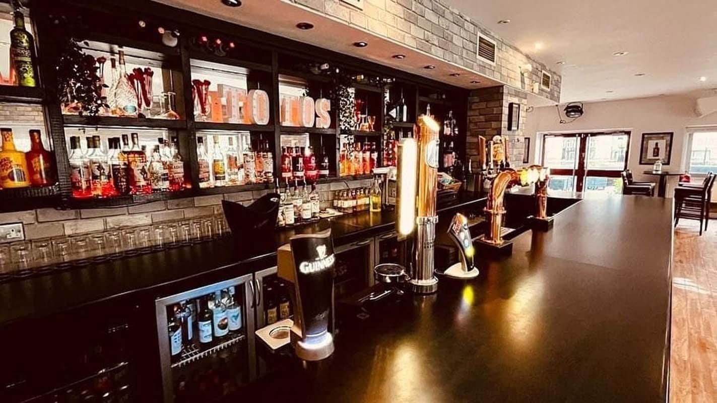 Private Lounge Bar & Gated Roof Terrace 6