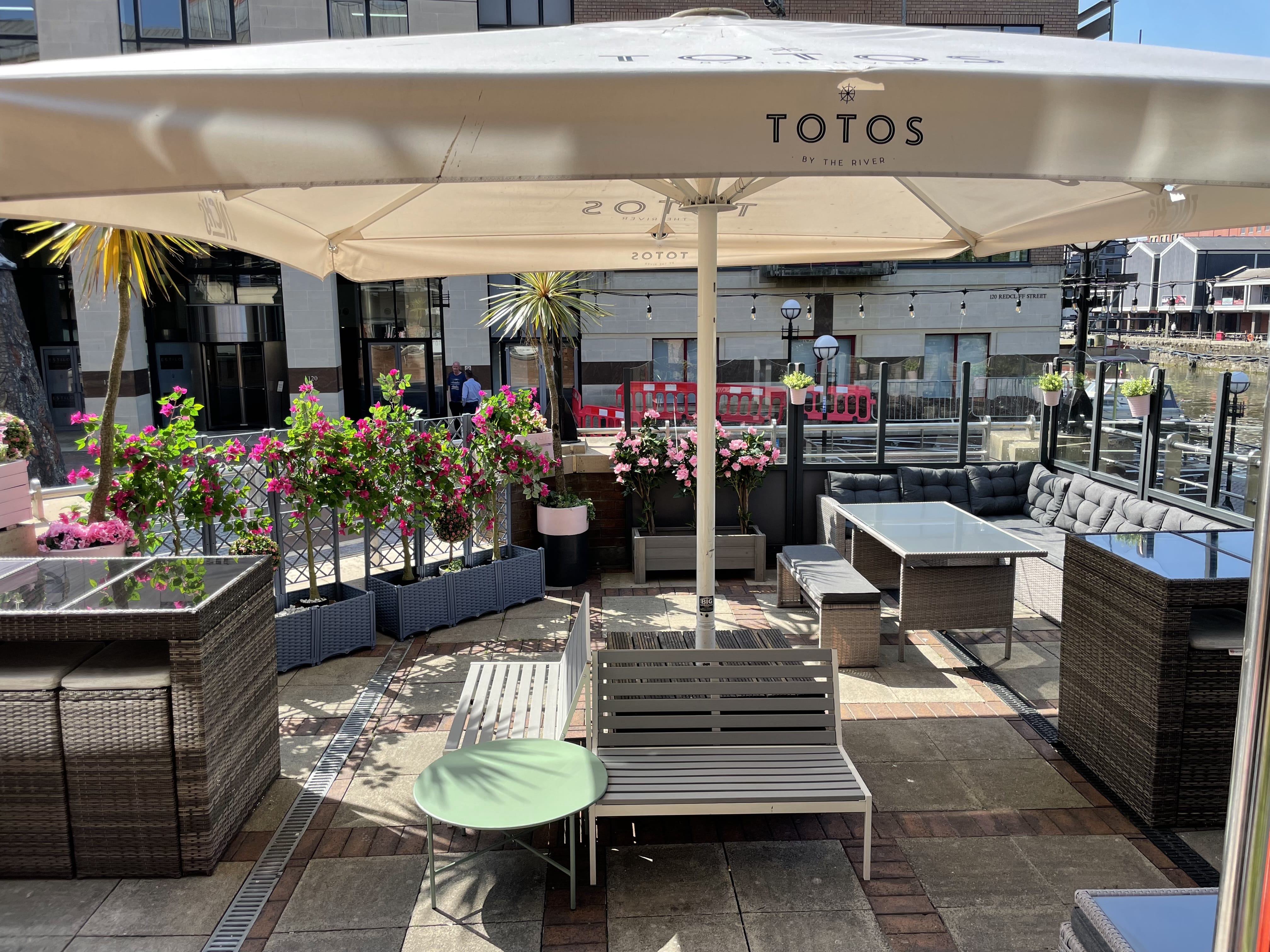 Private Lounge Bar & Gated Roof Terrace 8