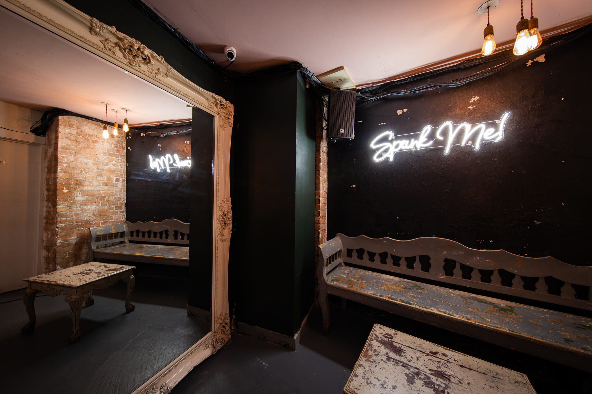 Room Through The Looking Glass 3