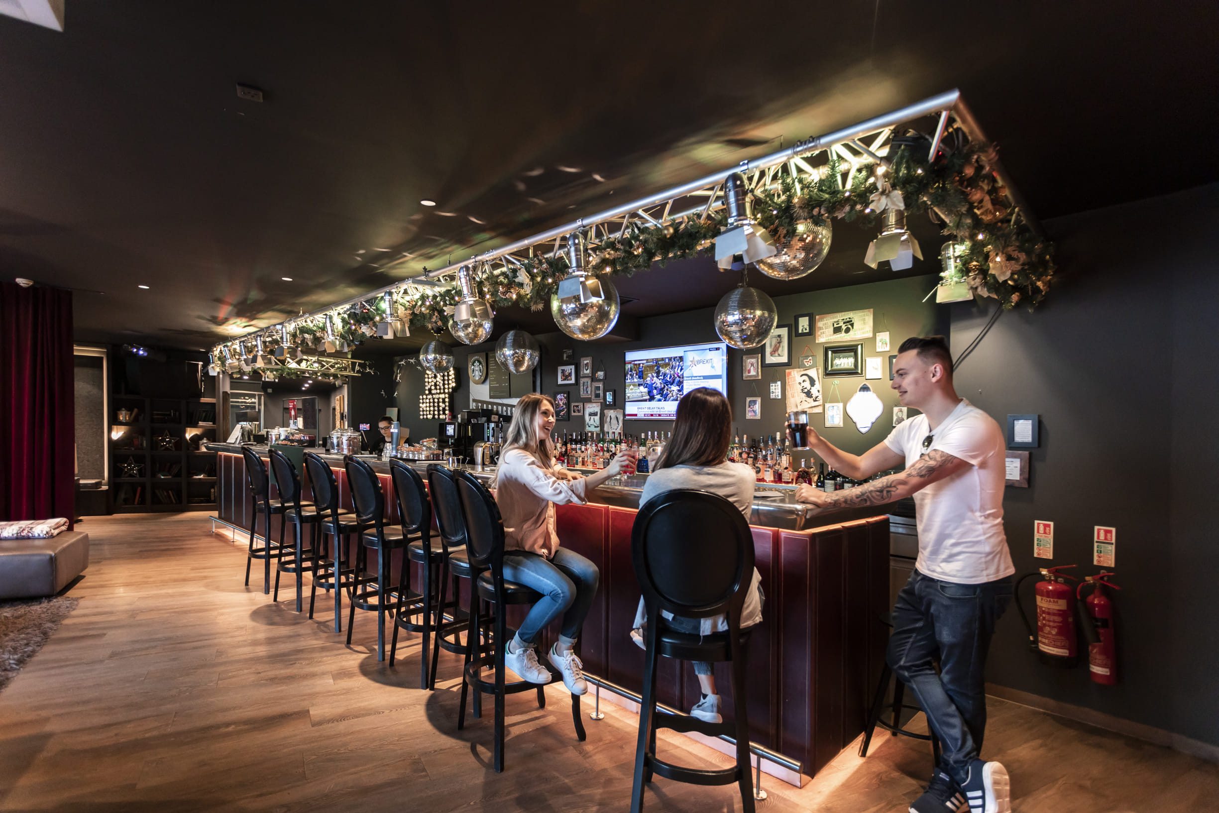 Pentalounge & Restaurant