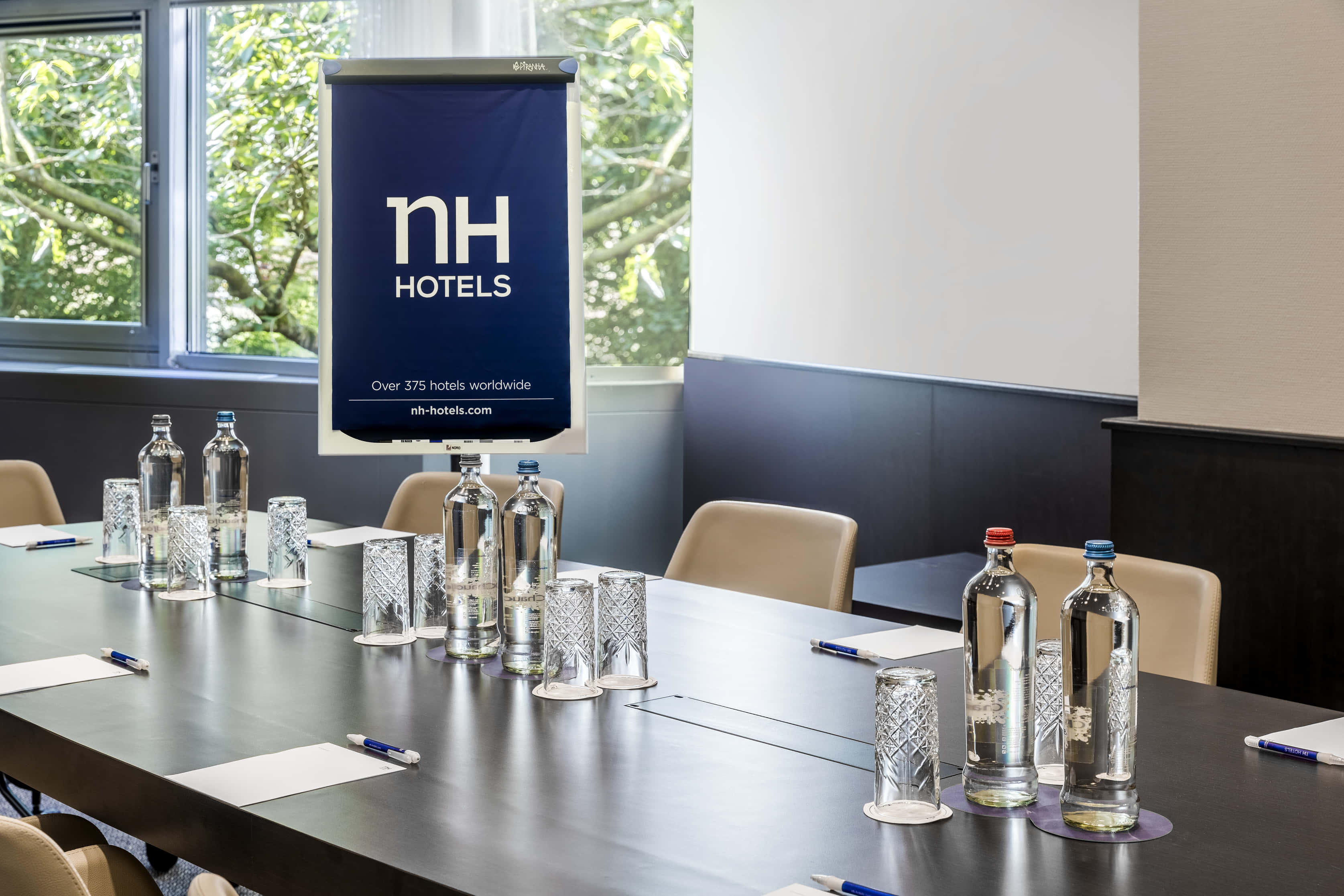 Several discussions rooms 0