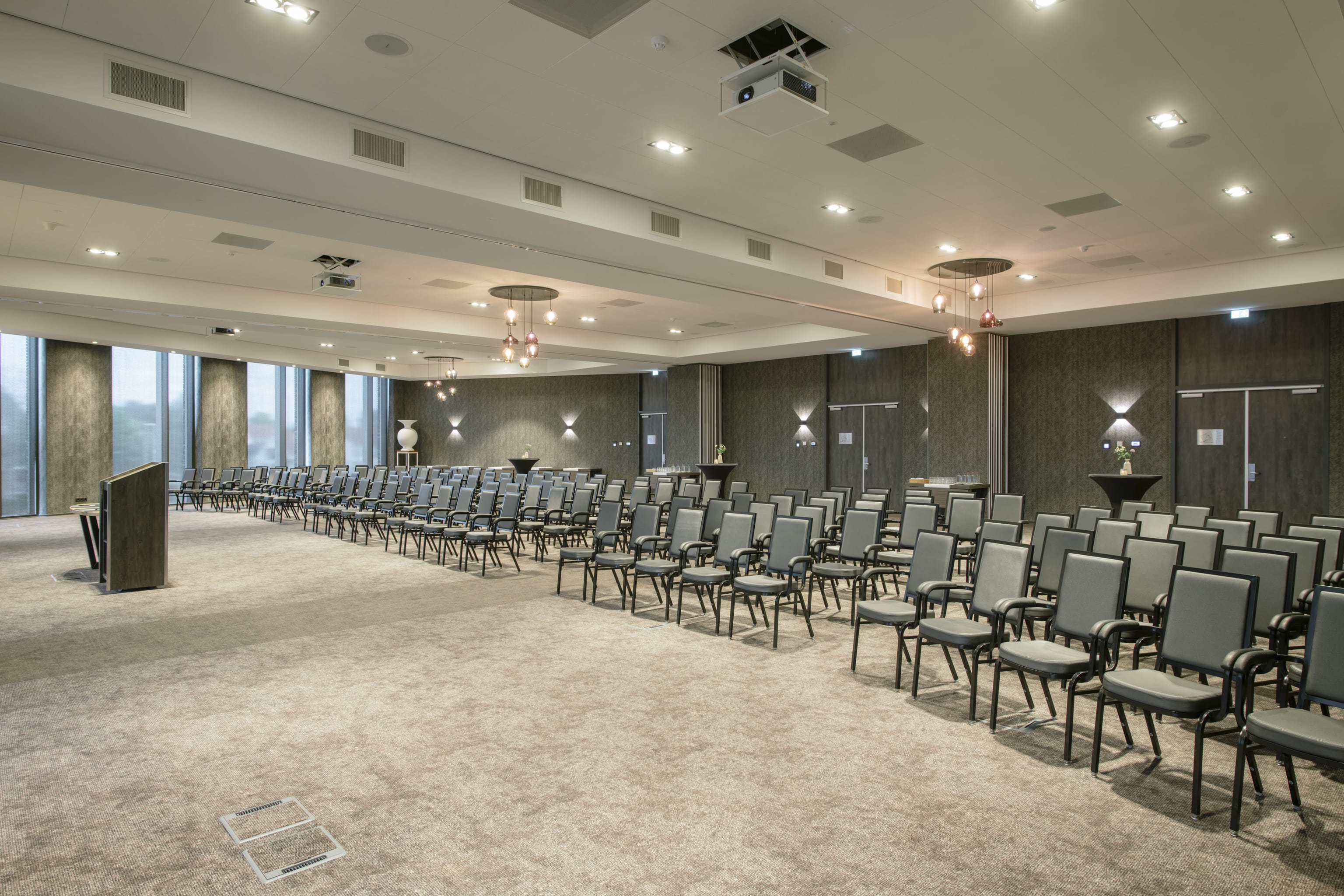 Zaal 1-2-3-4- / Waalsprong 1-2-3-4