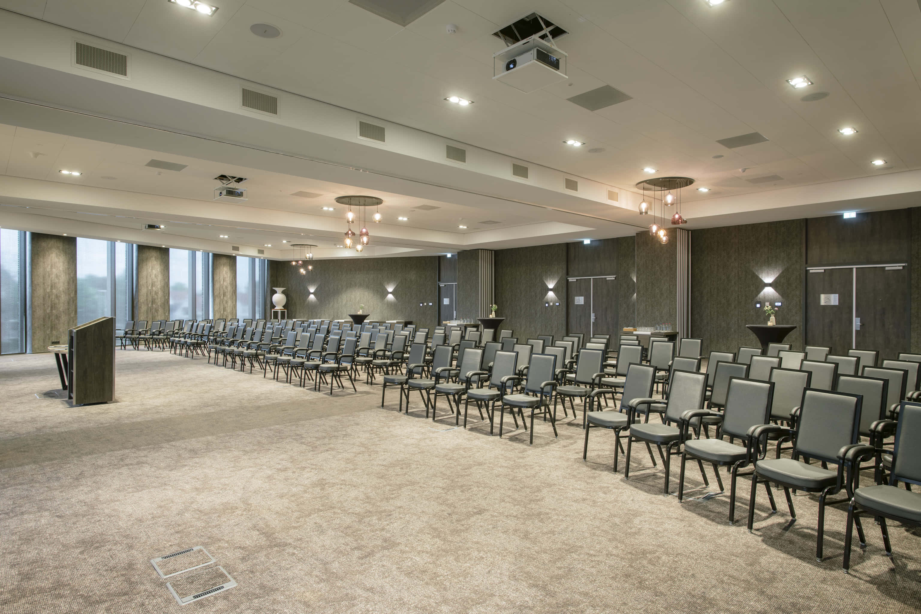 Zaal 1-2-3-4- / Waalsprong 1-2-3-4 0