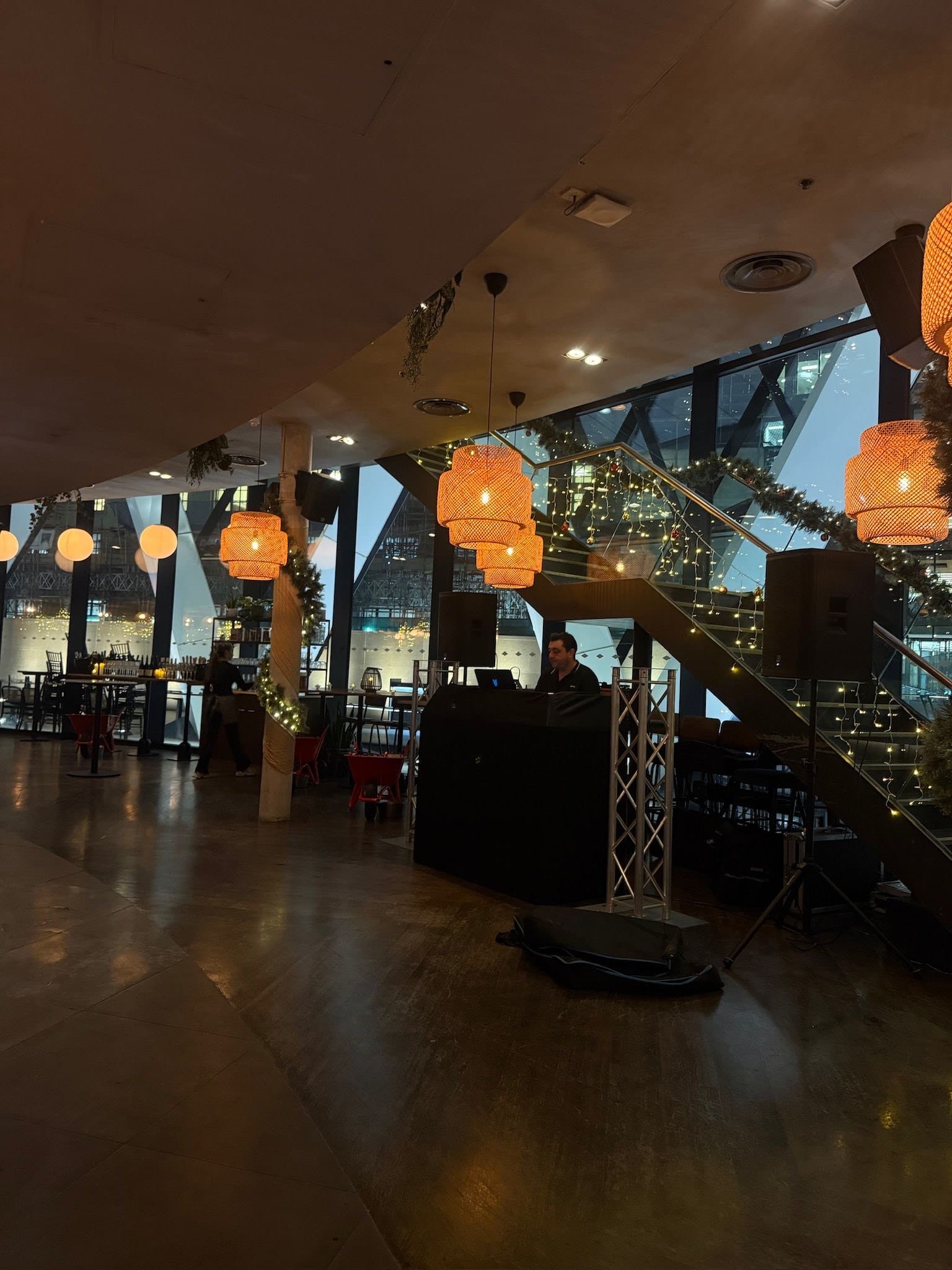Main Bar 6