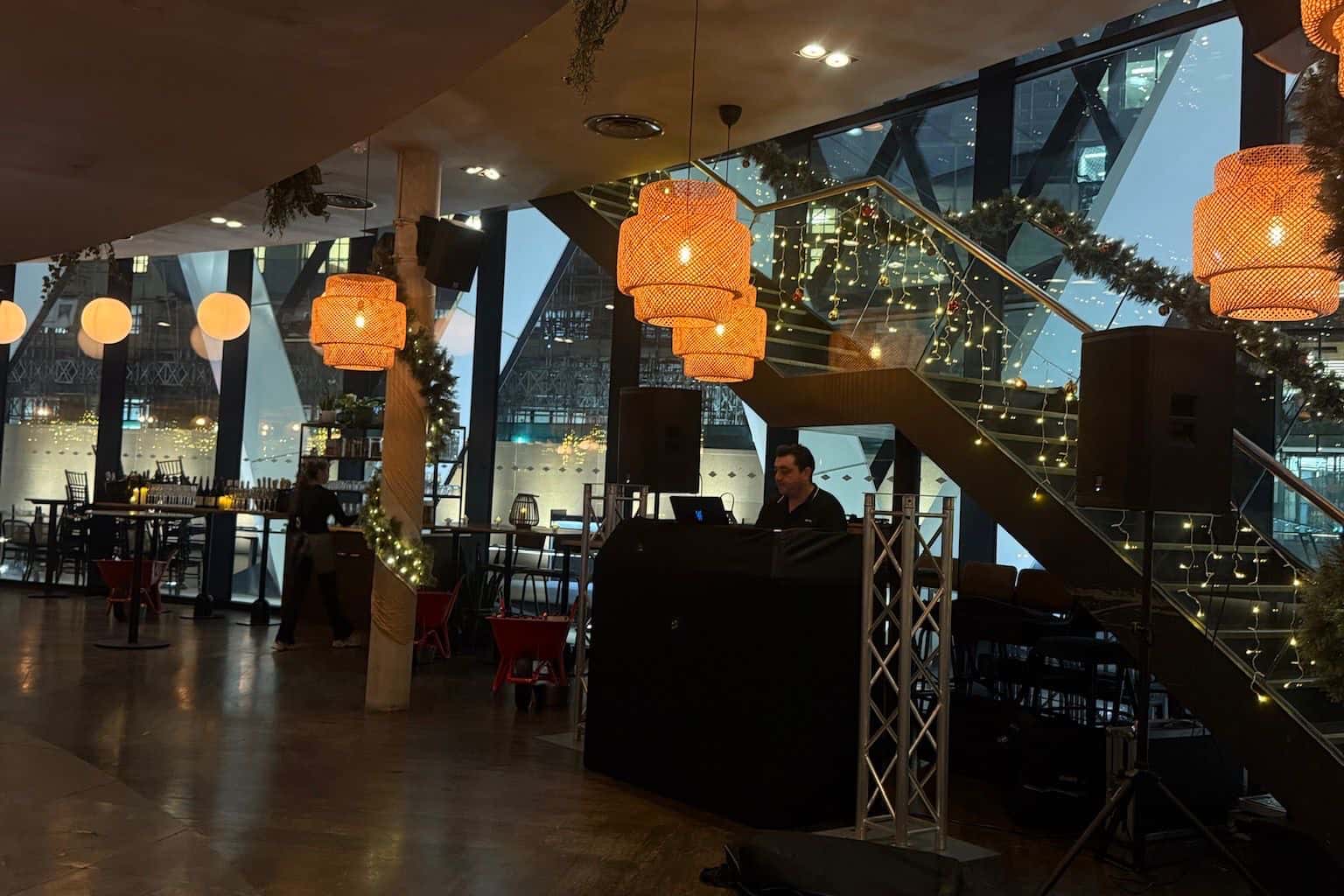 Main Bar 6