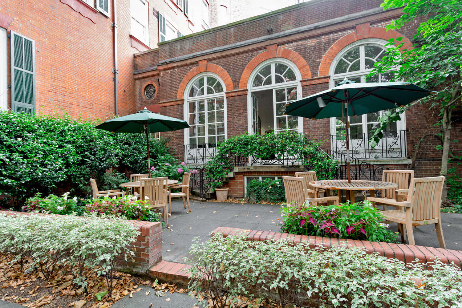 The Courtyard Garden 0