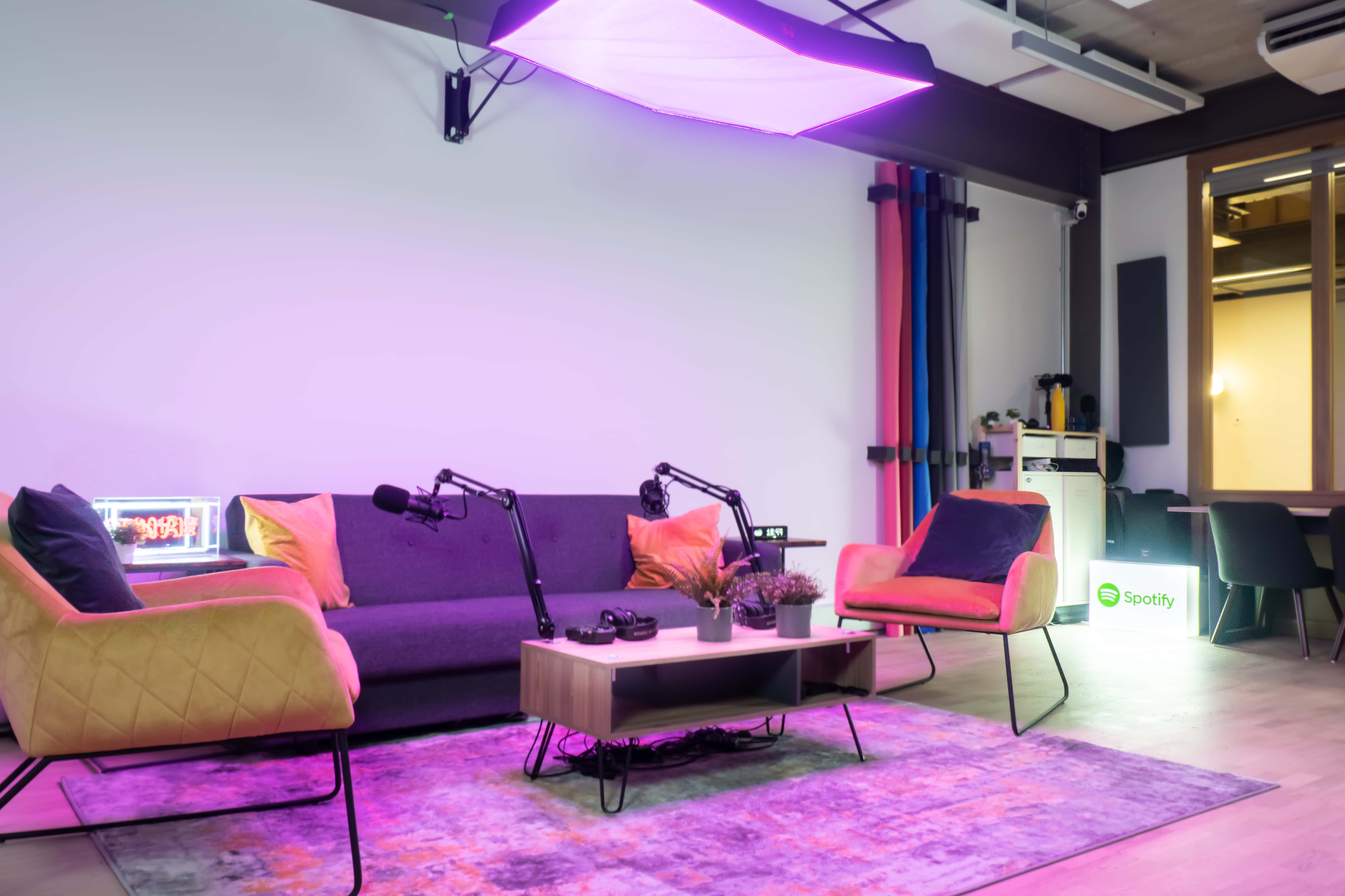 Podcast Studio Hoxton 0