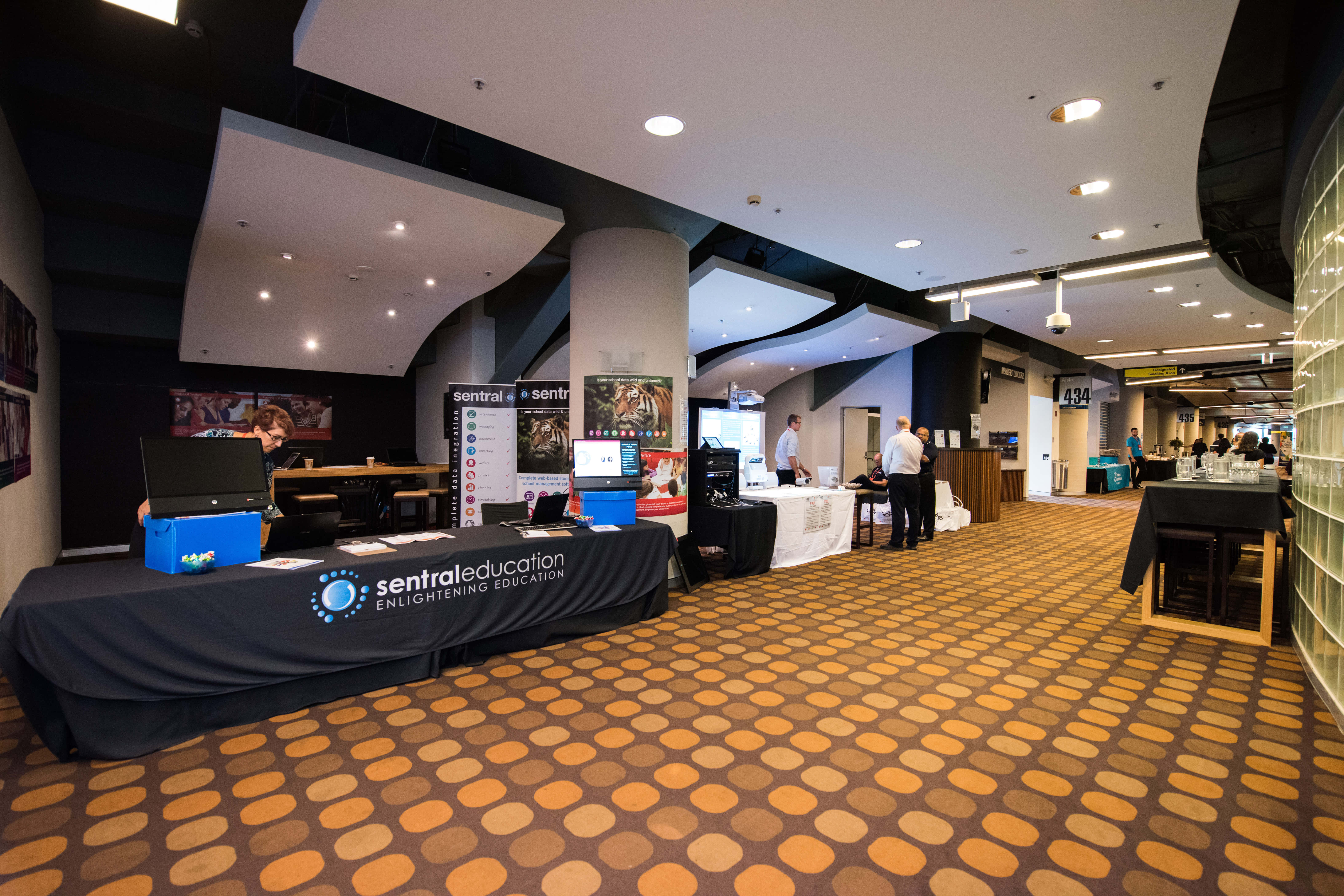 Members Lounge & Boulevard Lounge 0