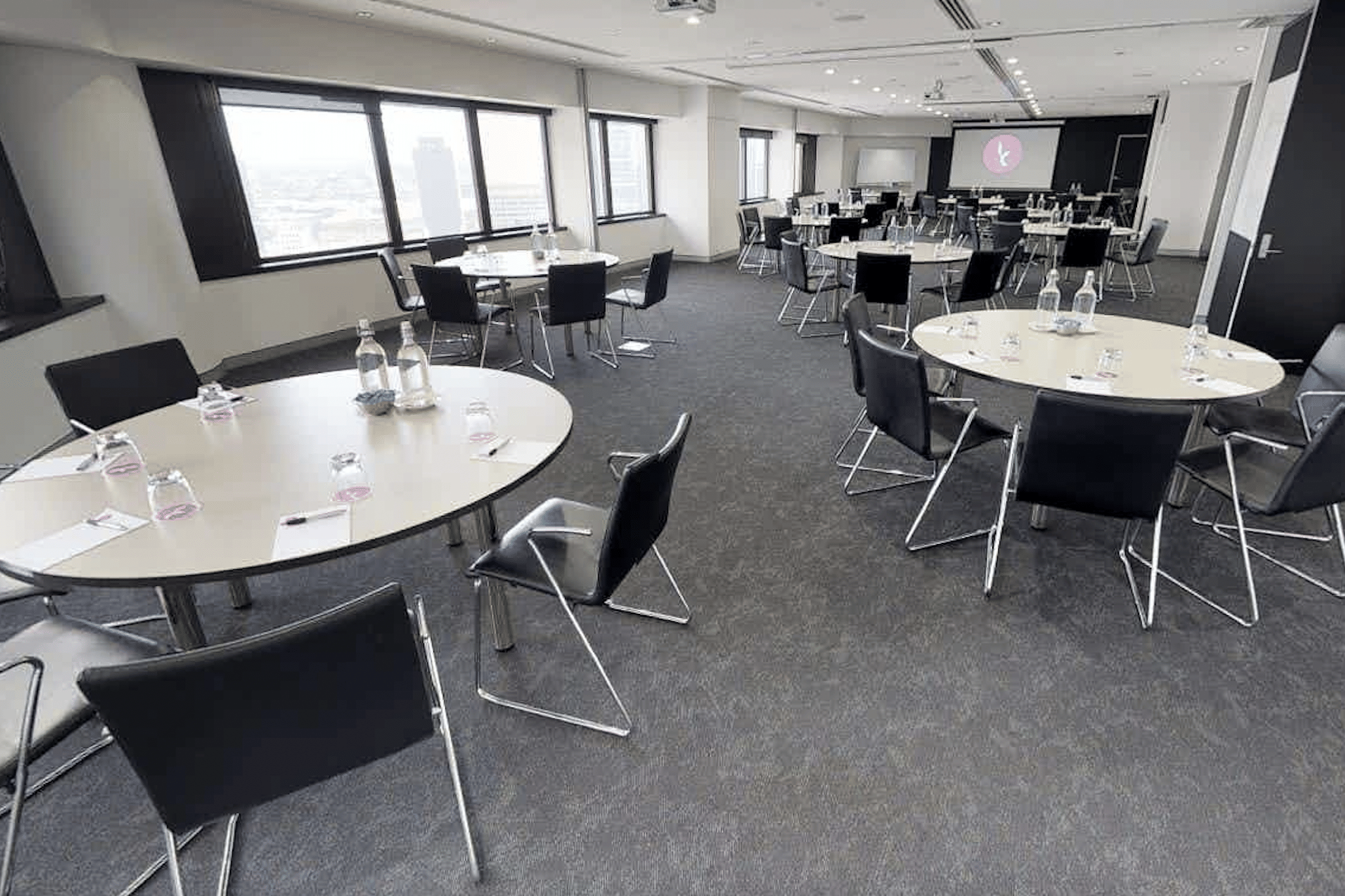 Extra Large Room 3D tour