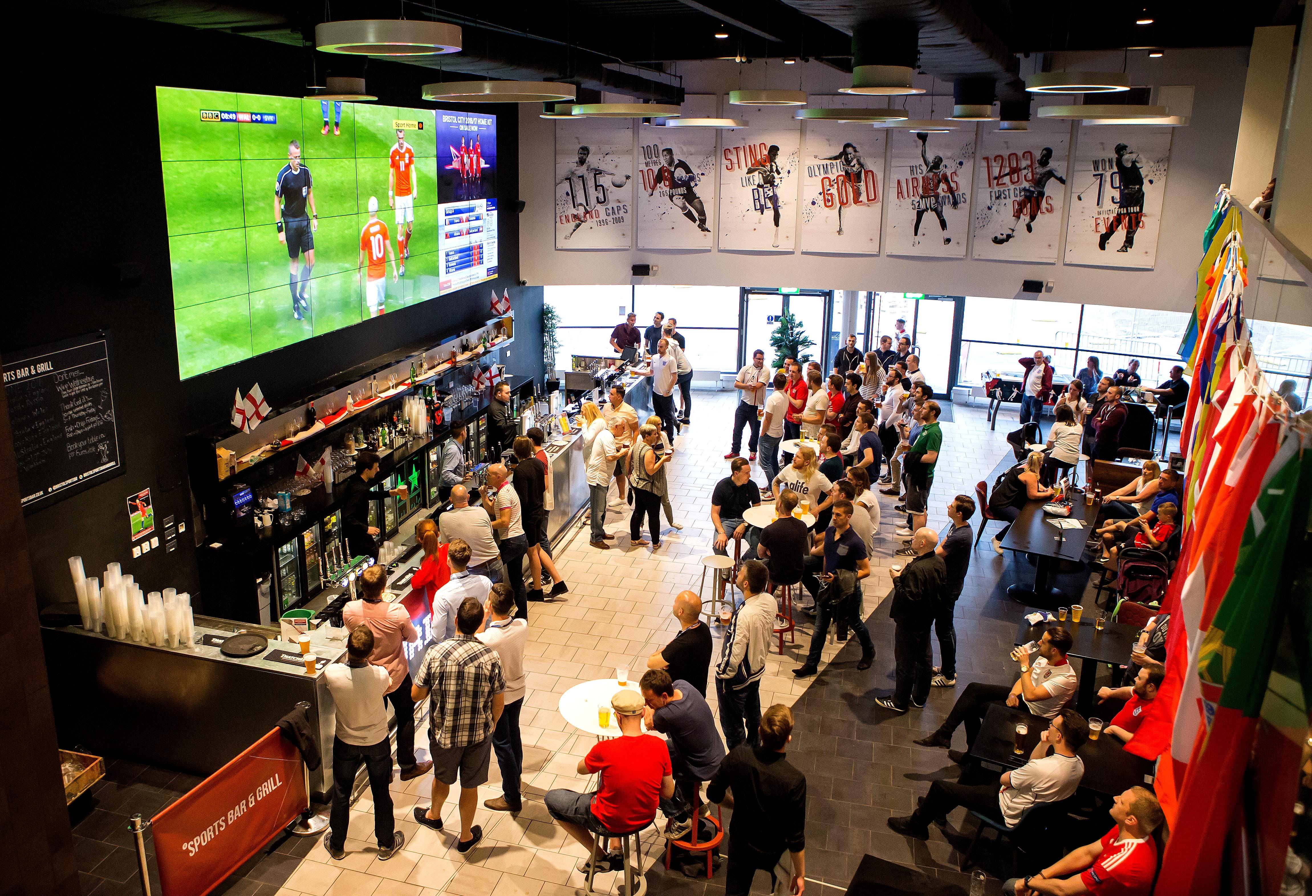 Sports Bar and Pizzeria  5