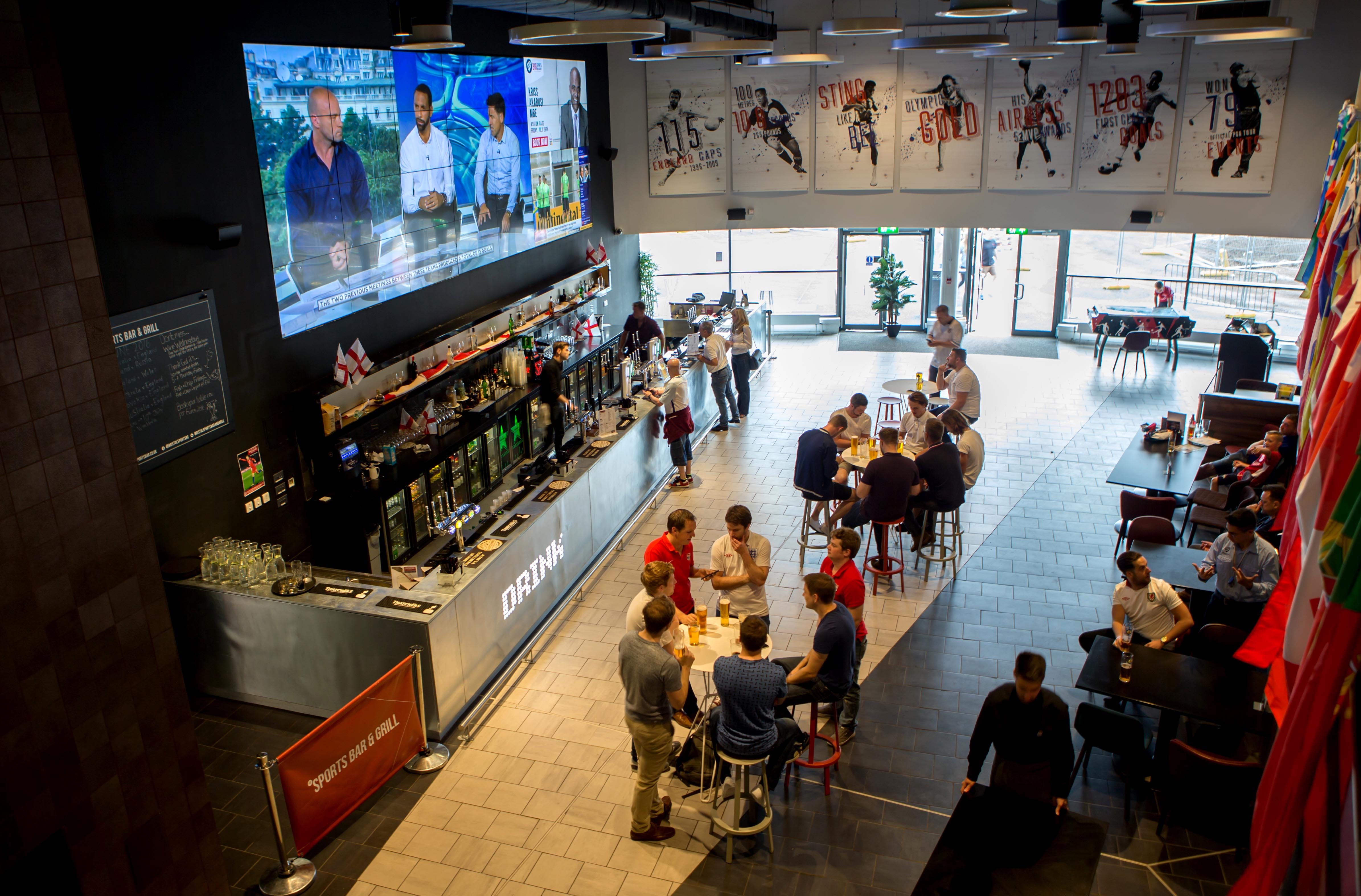 Sports Bar and Pizzeria  2