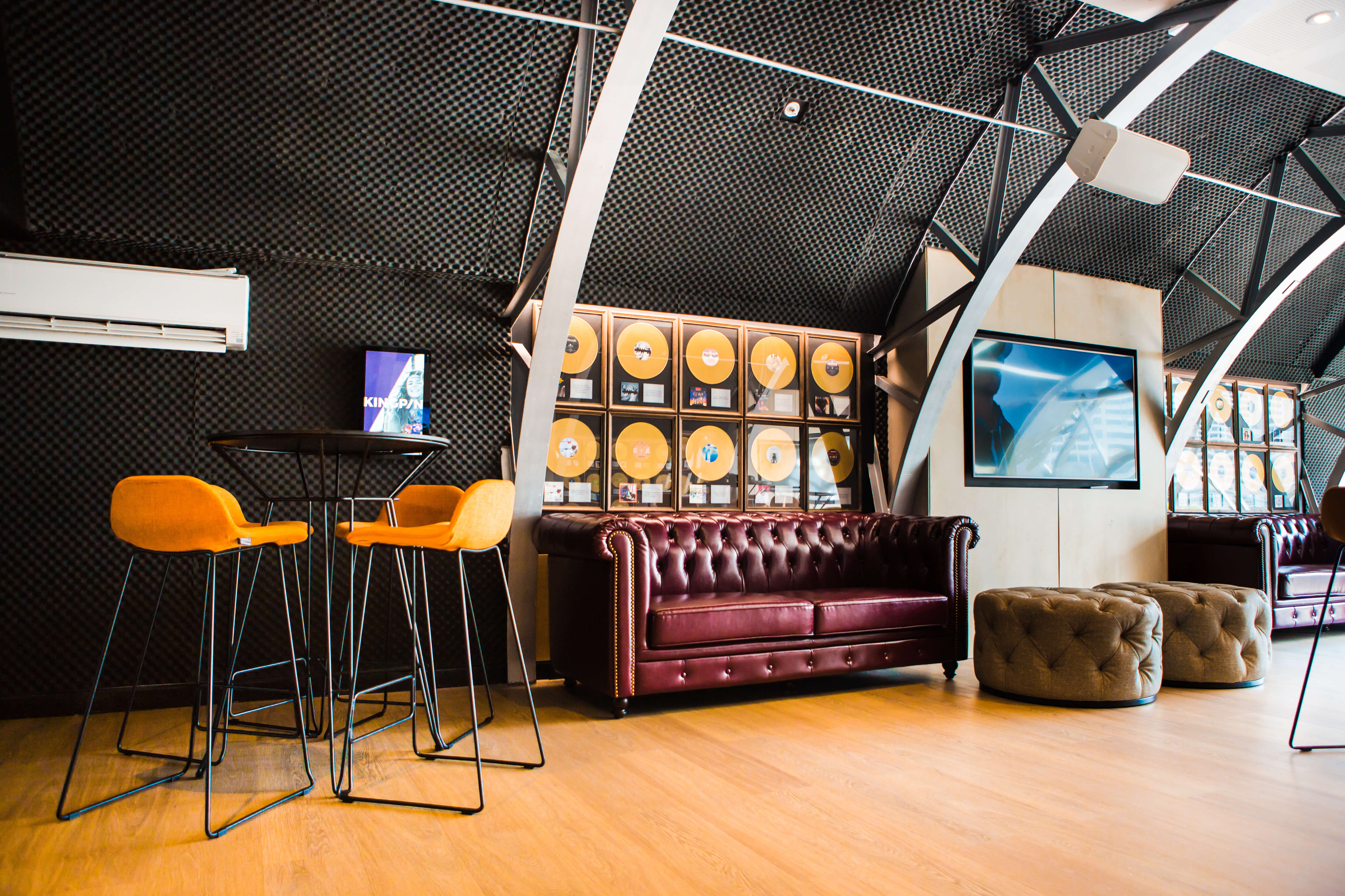 Room 300 Kingpin Harbourside 1