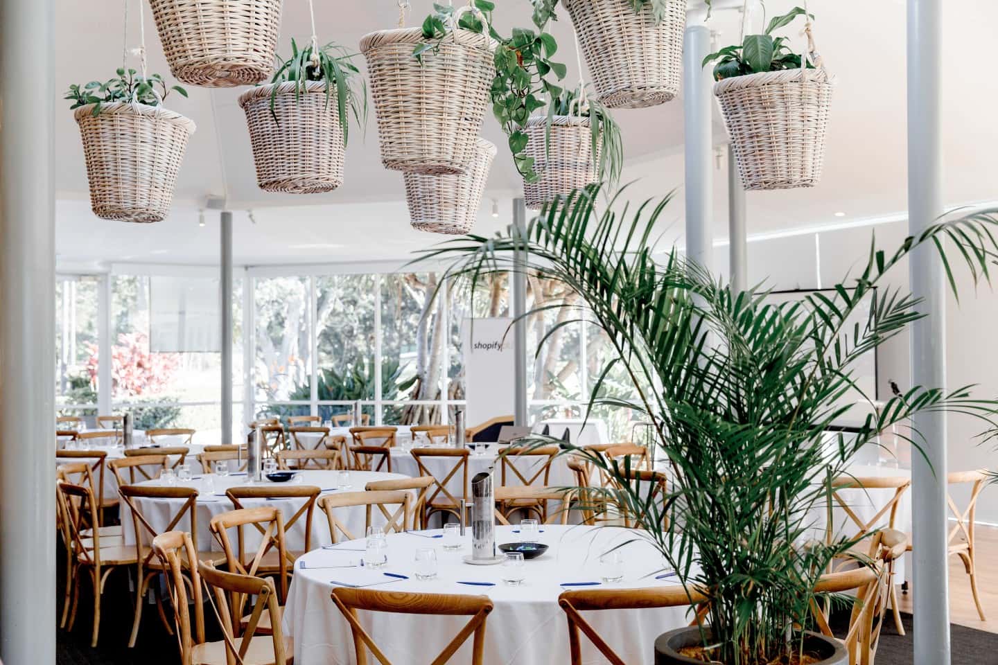 Wisteria Room with Outdoor Lawn 3