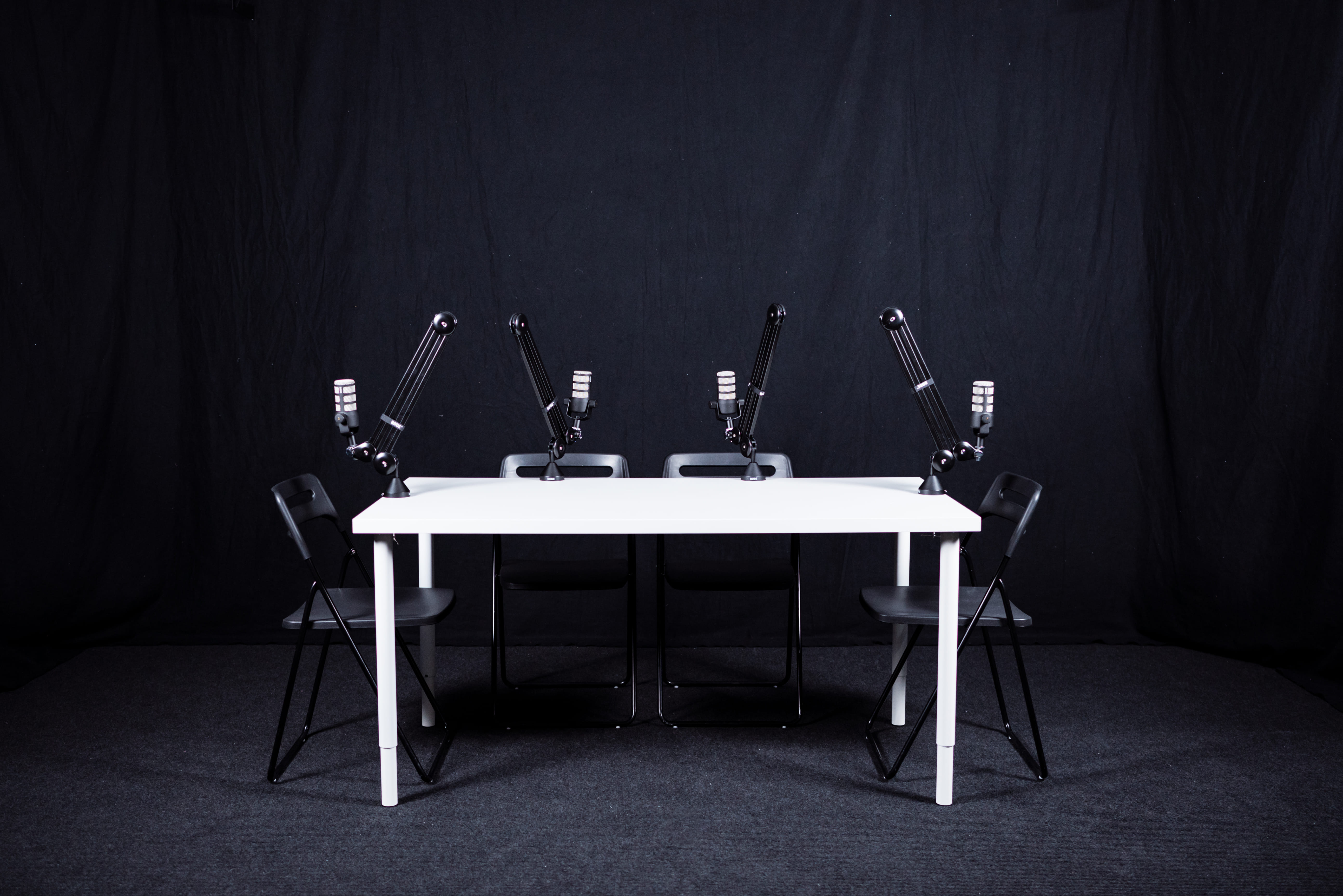 Podcast Studio (Black) 4