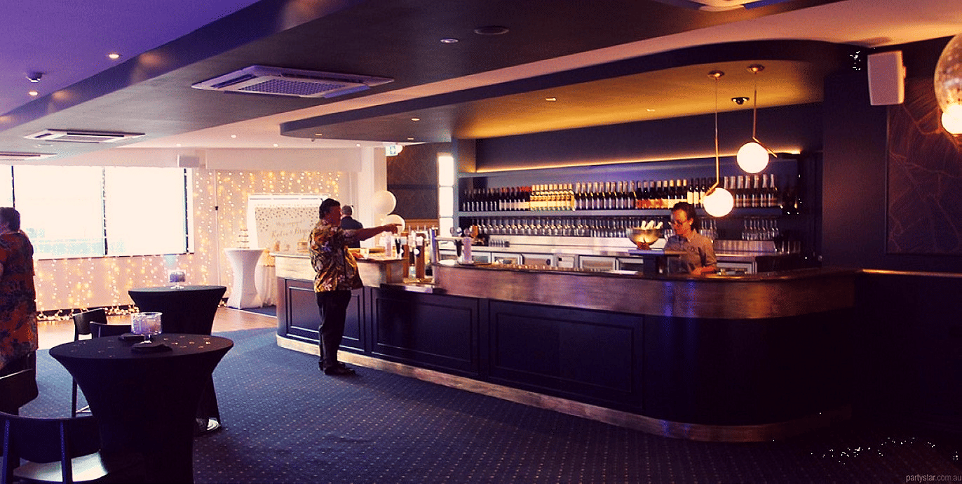 The King & Crown Room 4