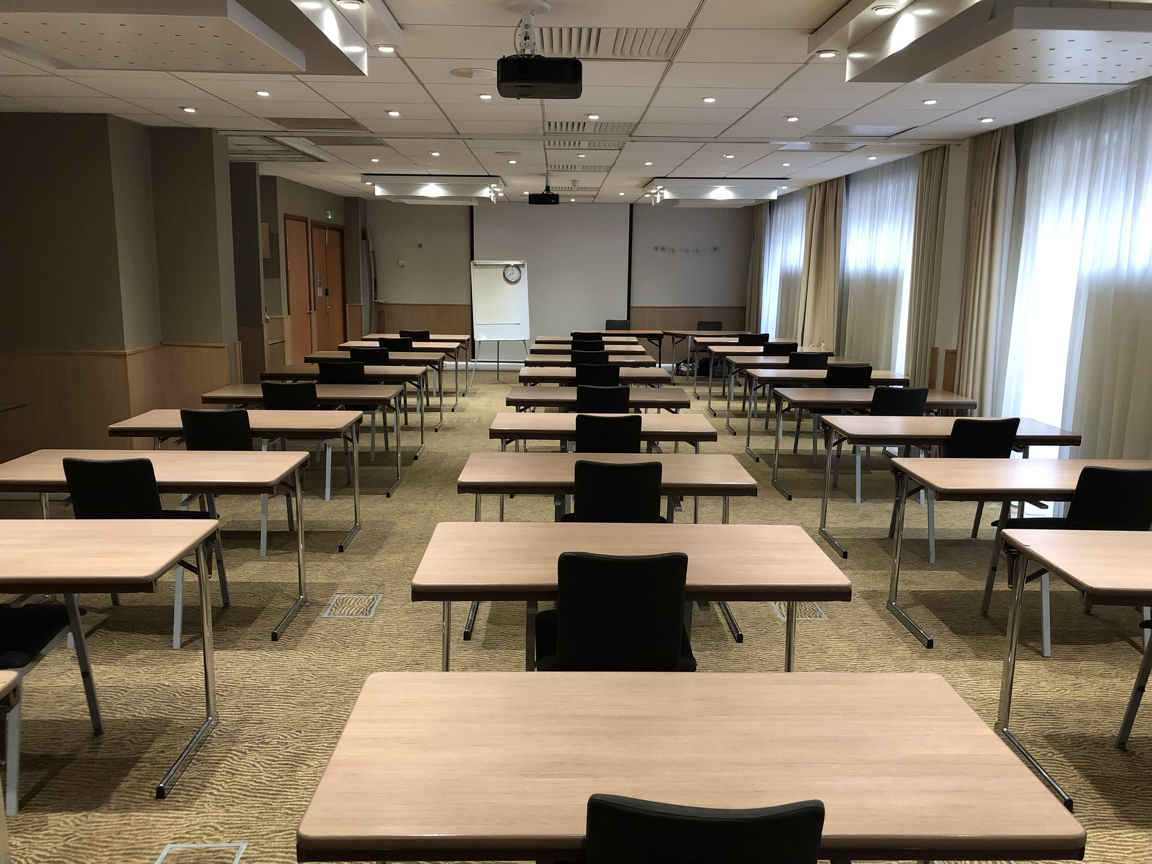 Meeting Rooms 6 & 7 (combined) 2