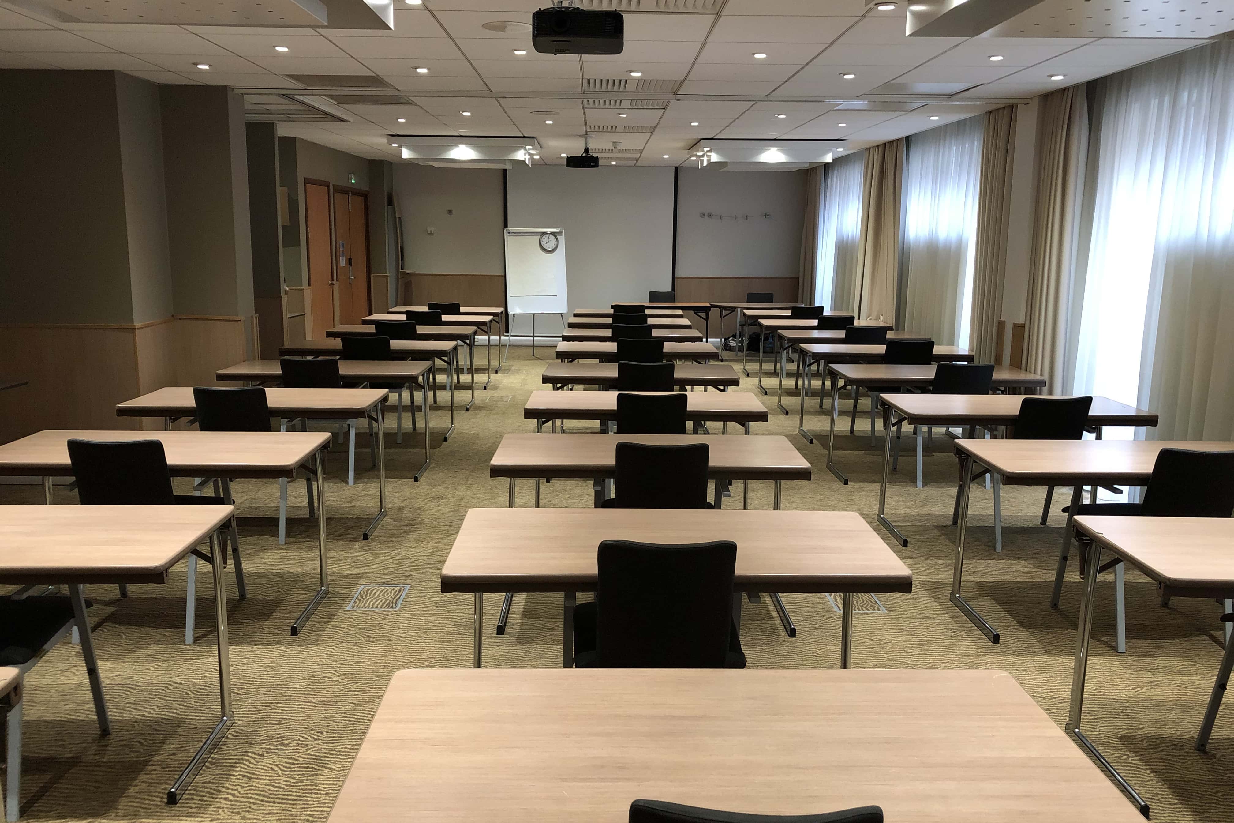 Meeting Rooms 6 & 7 (combined) 2