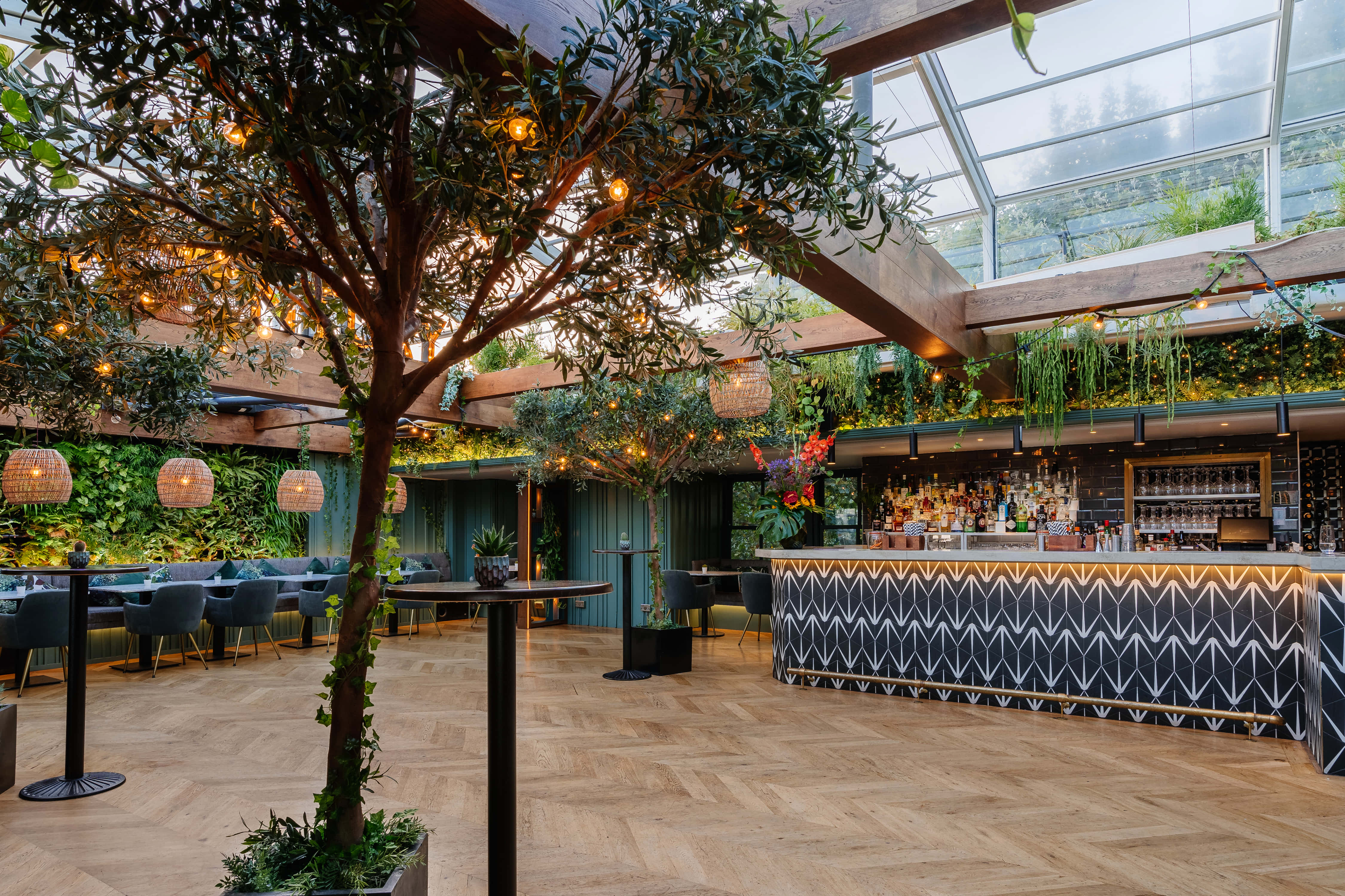 Roof Terrace (with retractable glass roof) 4