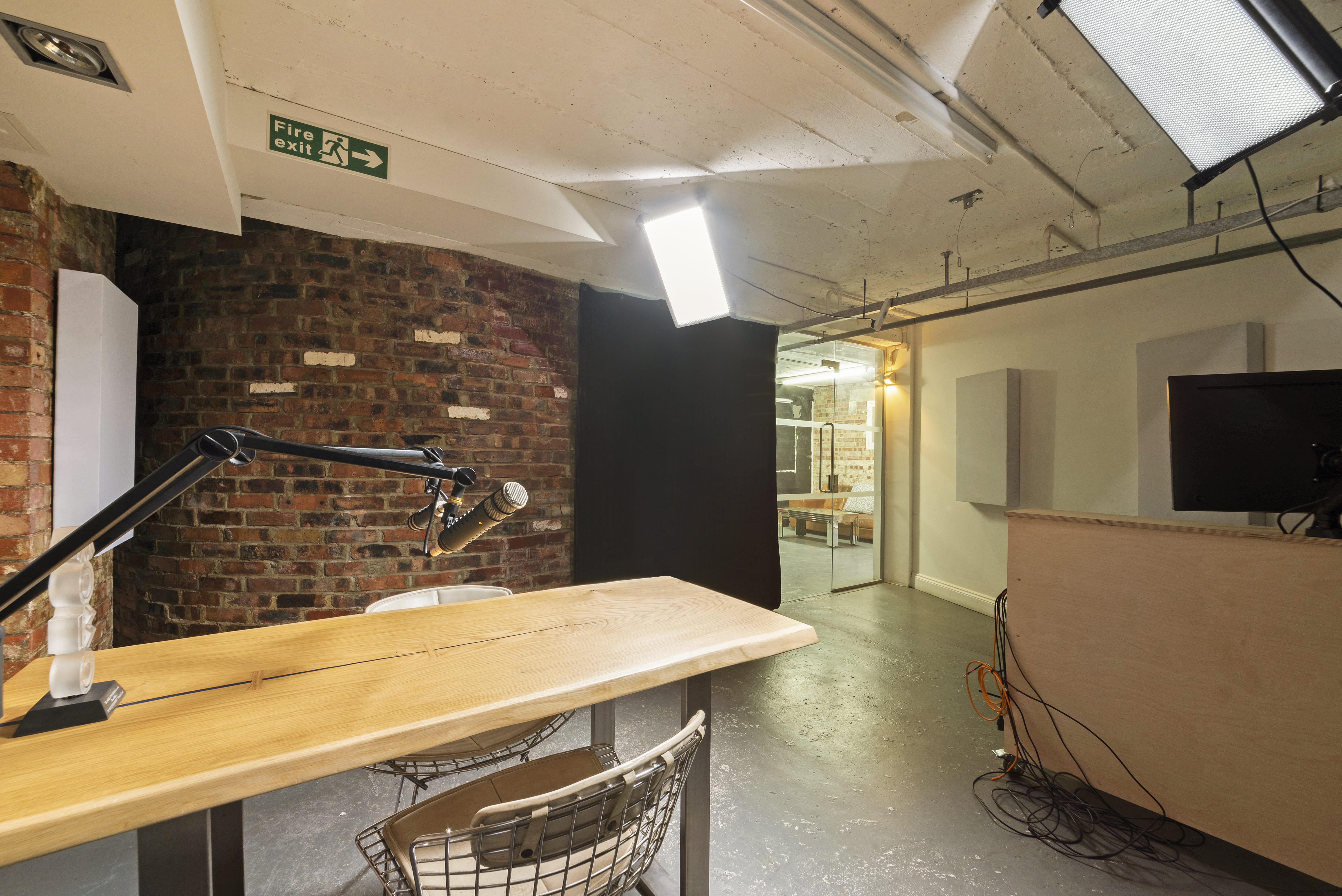 Creative space for photoshoots, filming and events 10