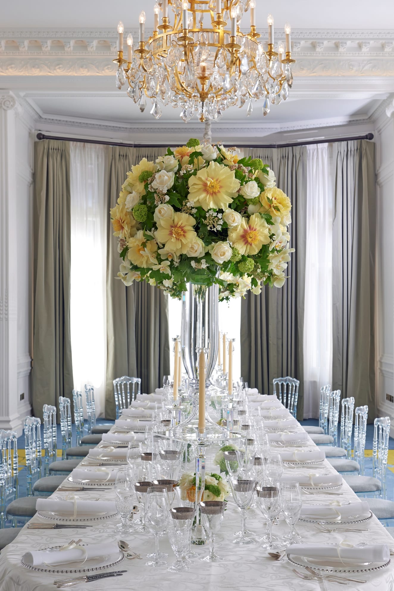 The Carlyle Suite, Lunch