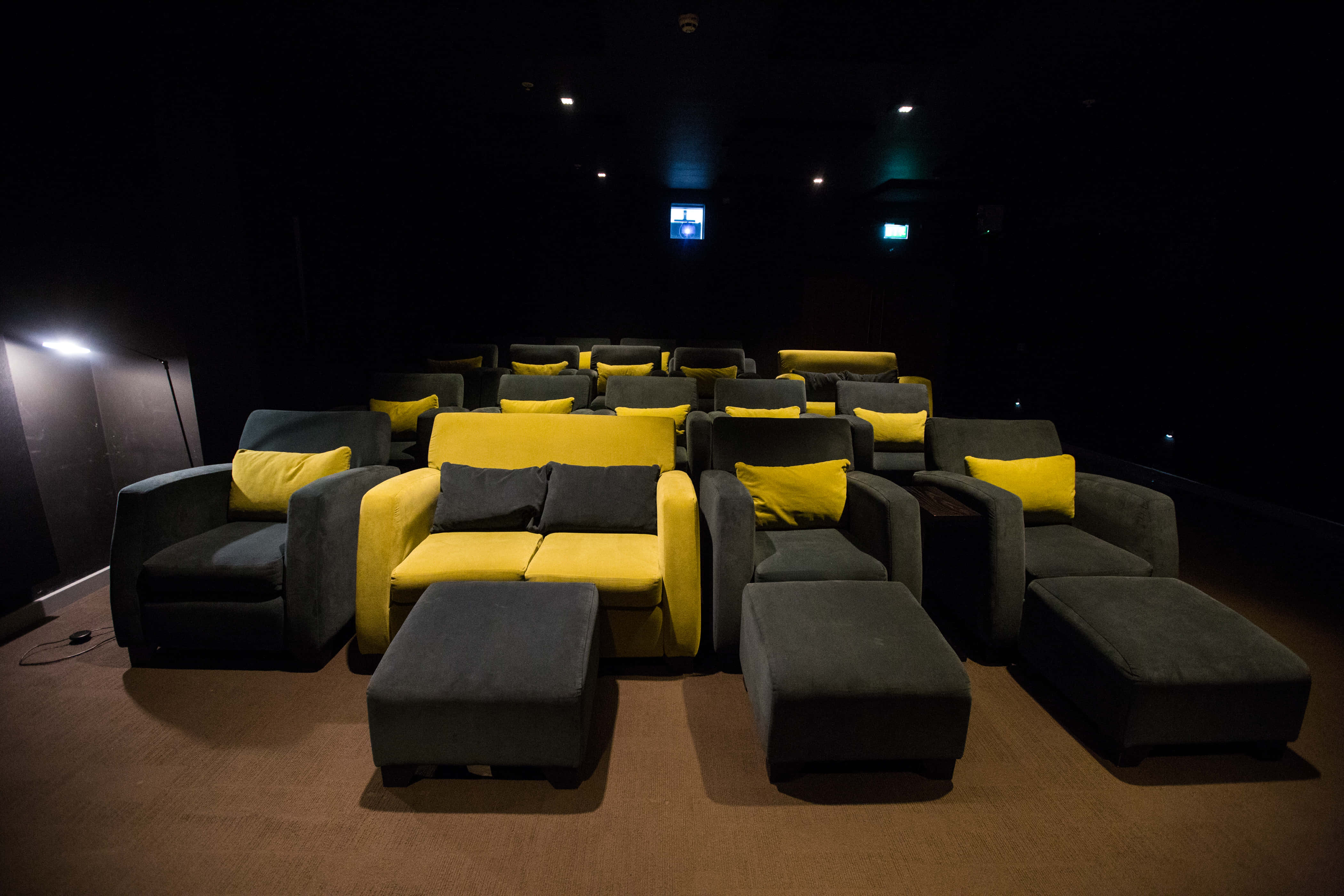 Private Cinema 0