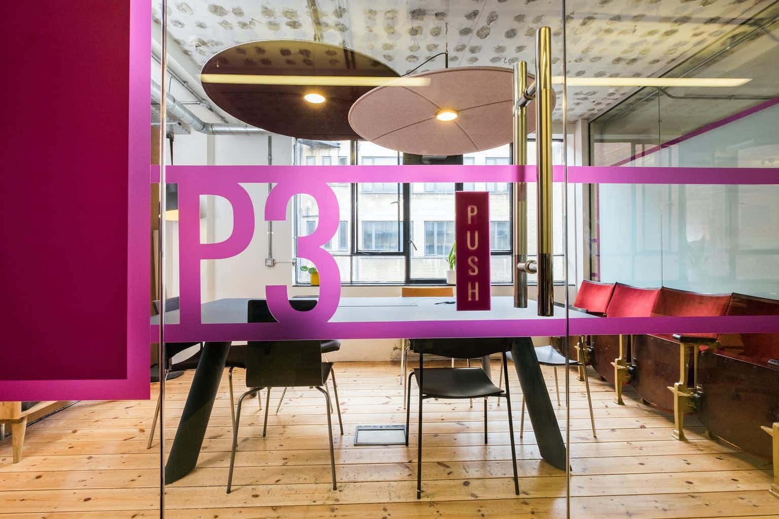 Meeting room for up to 8 people 0