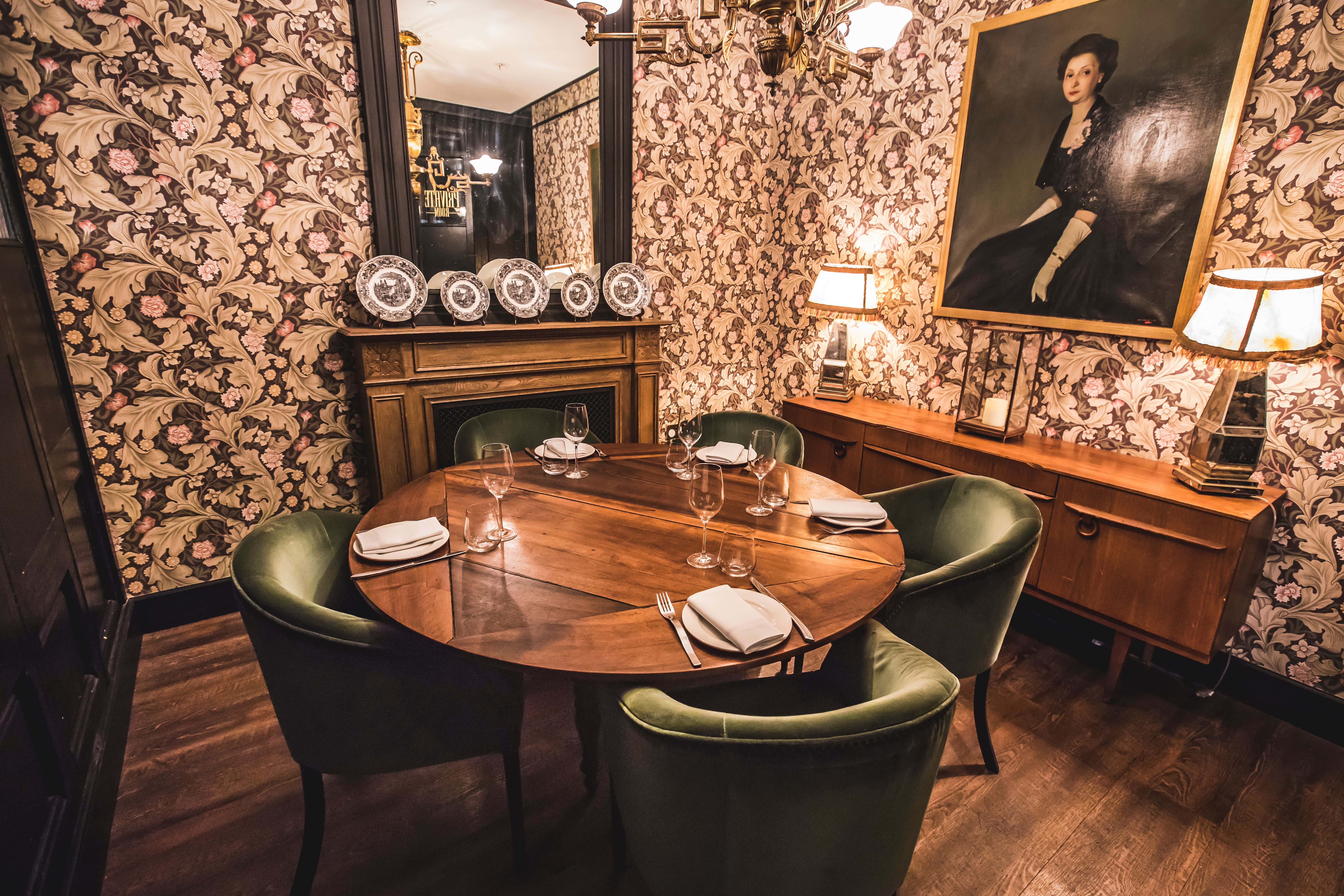 Private dining room 0