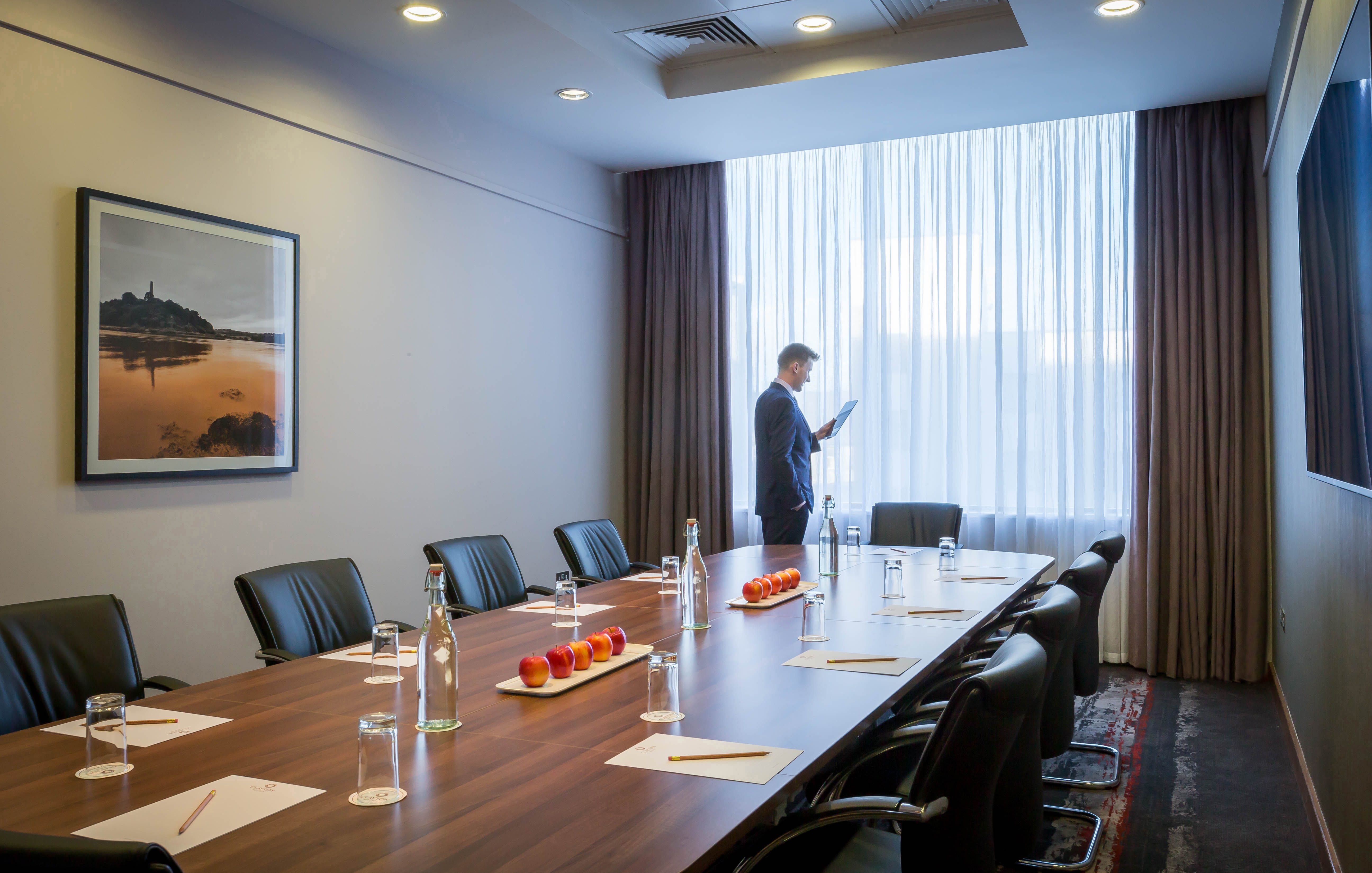 4 Identical Boardrooms 1