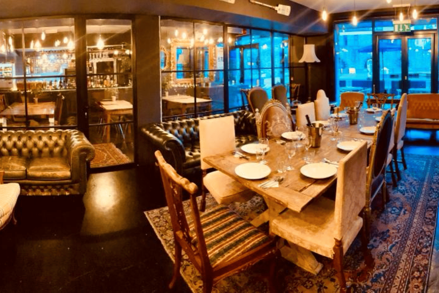 MAIN BAR & RESTAURANT 10