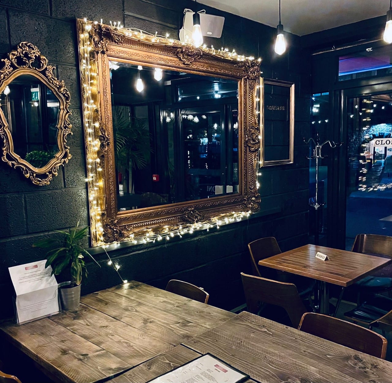 MAIN BAR & RESTAURANT