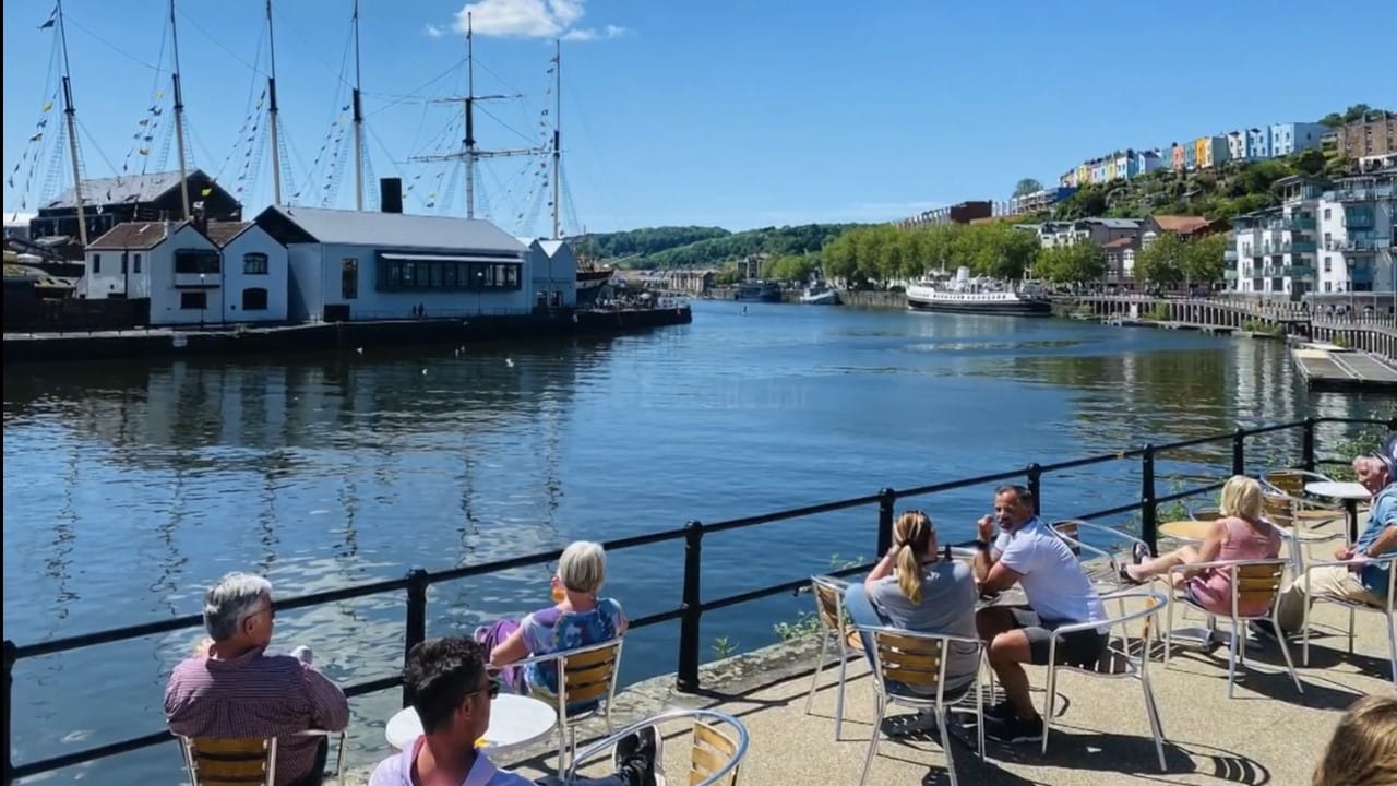 MAIN BAR & RESTAURANT 3