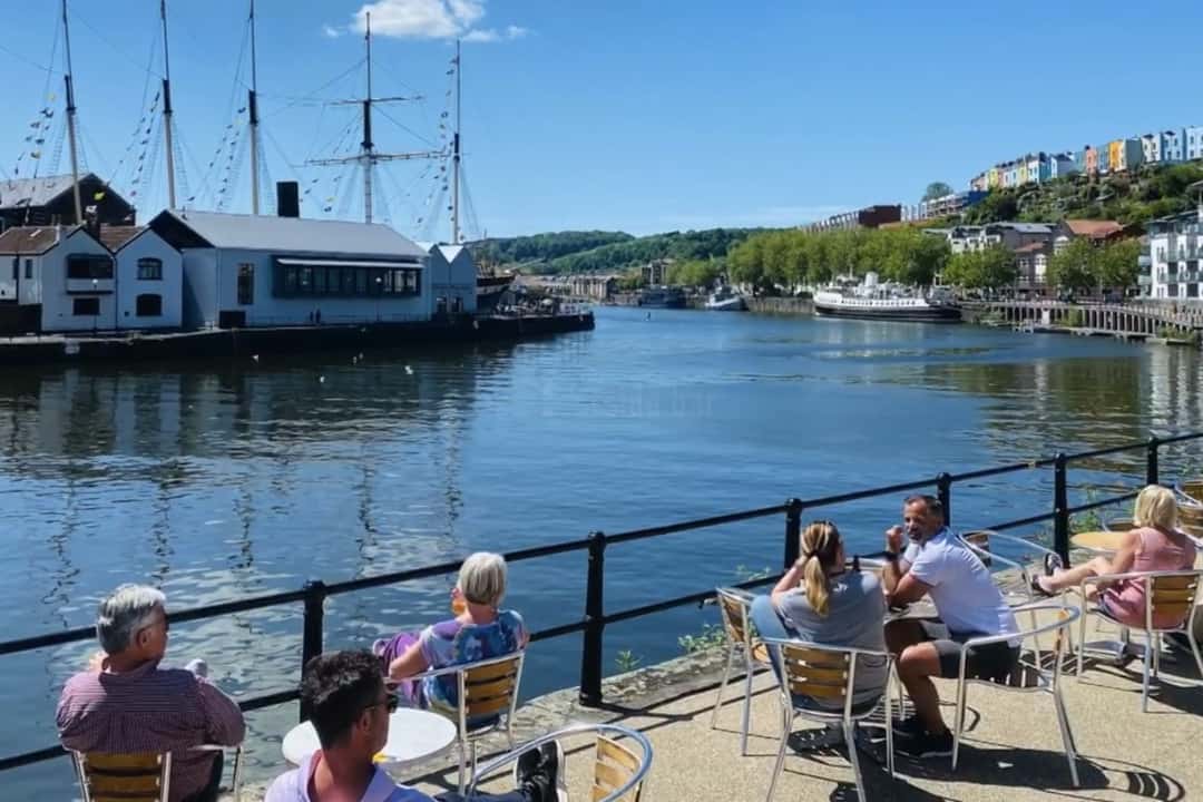 MAIN BAR & RESTAURANT 3