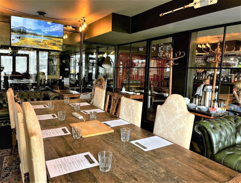 THE PRIVATE DINING ROOM 1