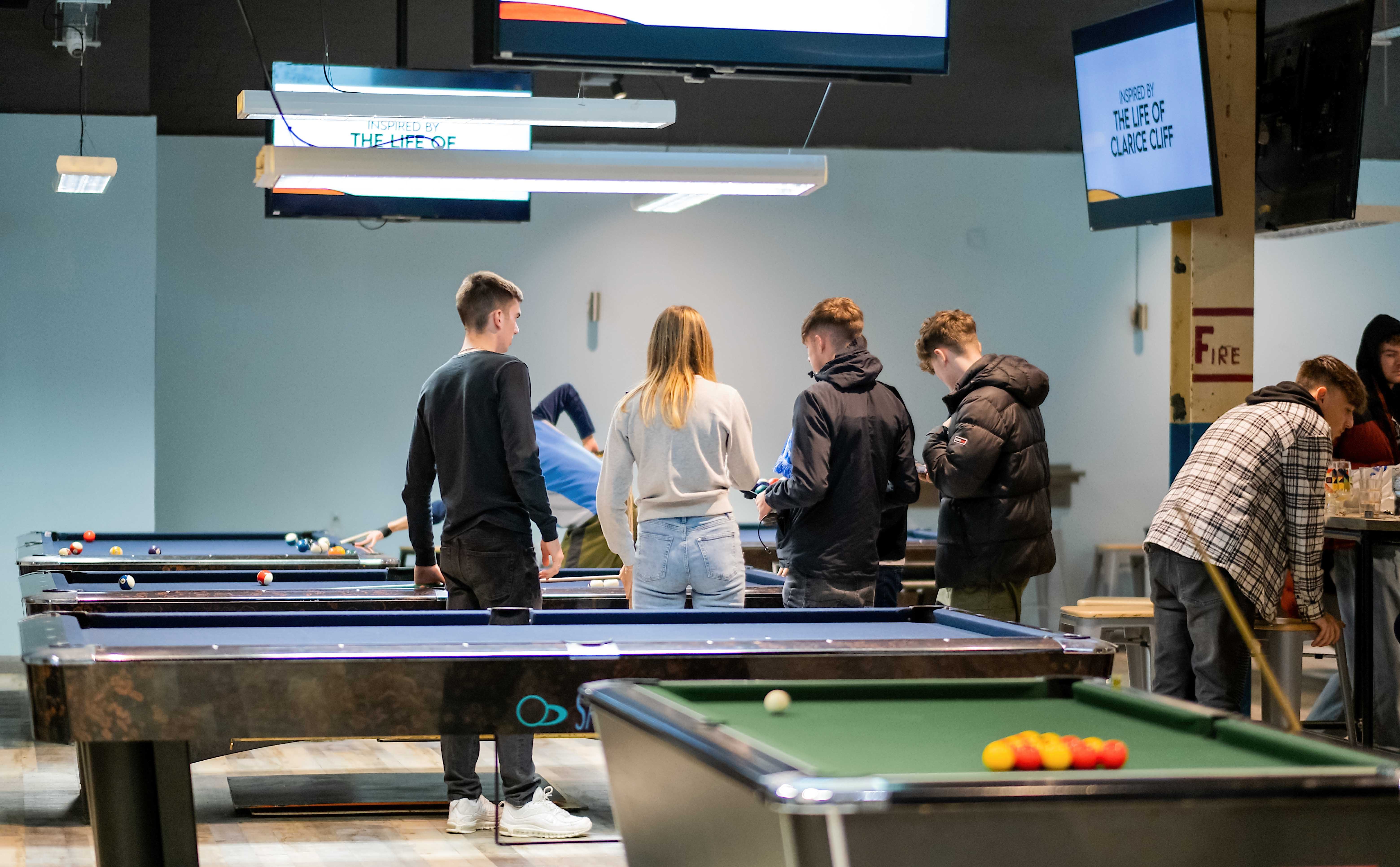 Shooters Rack 'n' Roll Sports Bar  2