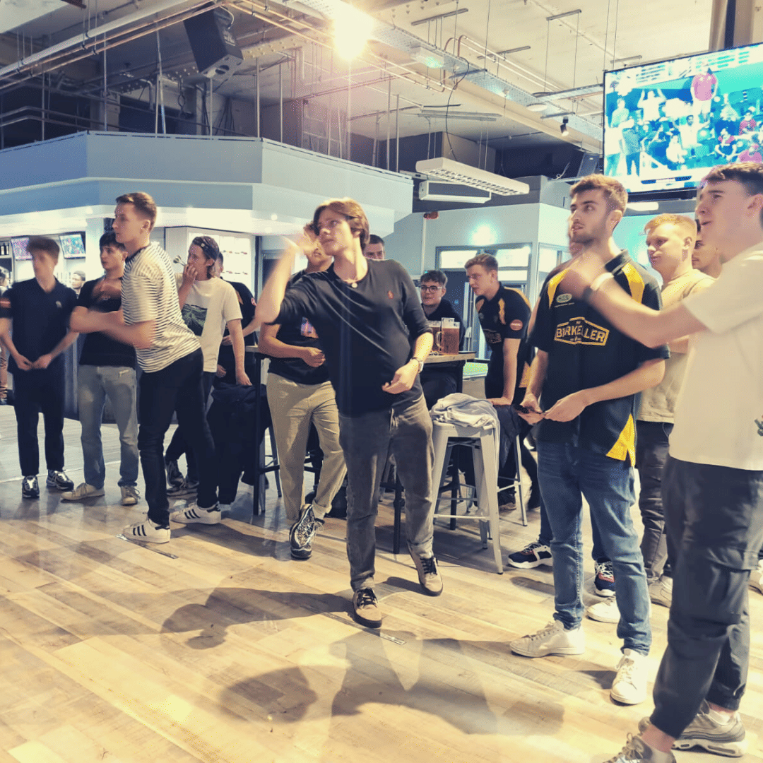 Shooters Rack 'n' Roll Sports Bar  4