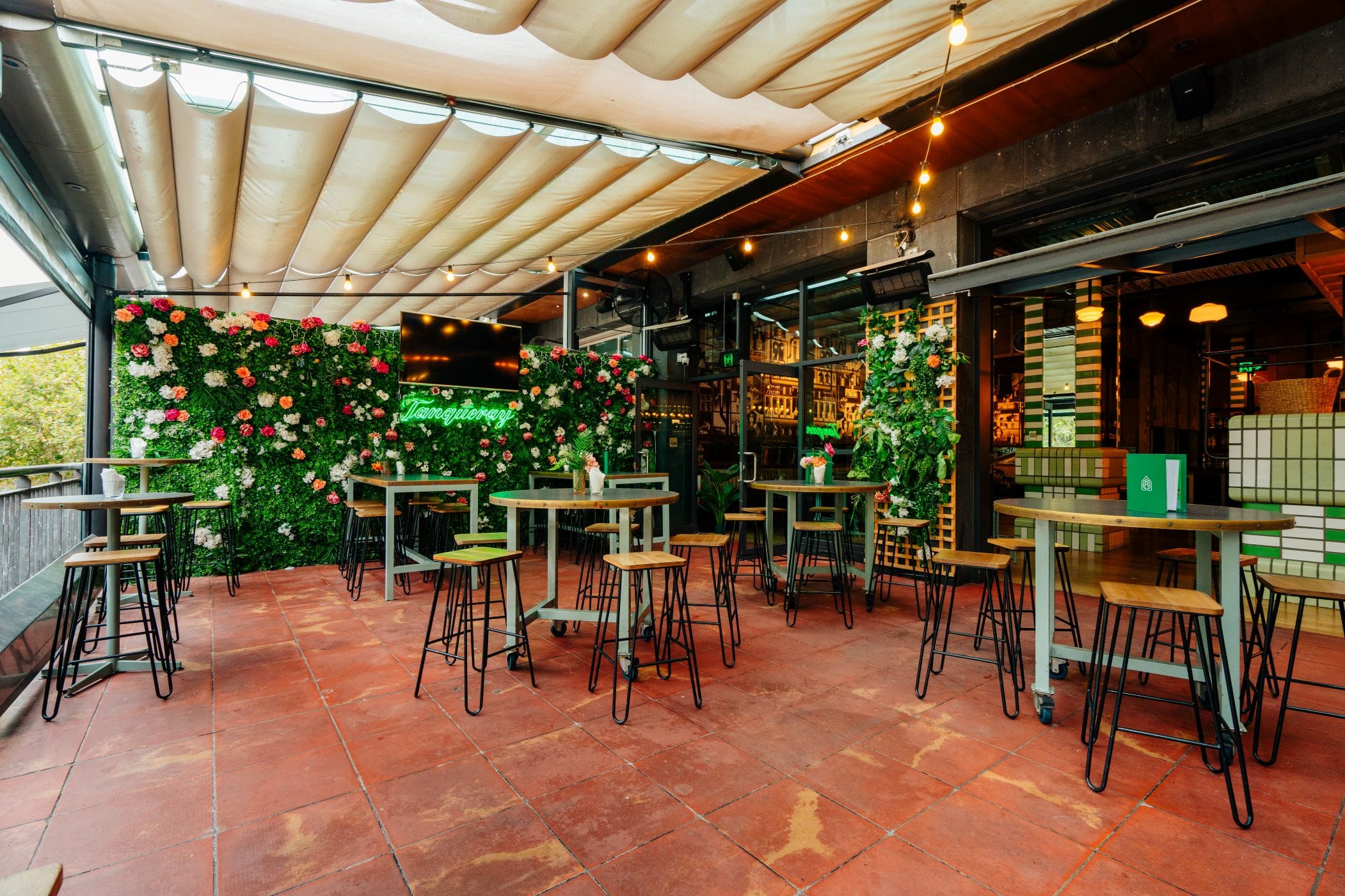 Lounge & Garden Terrace 1