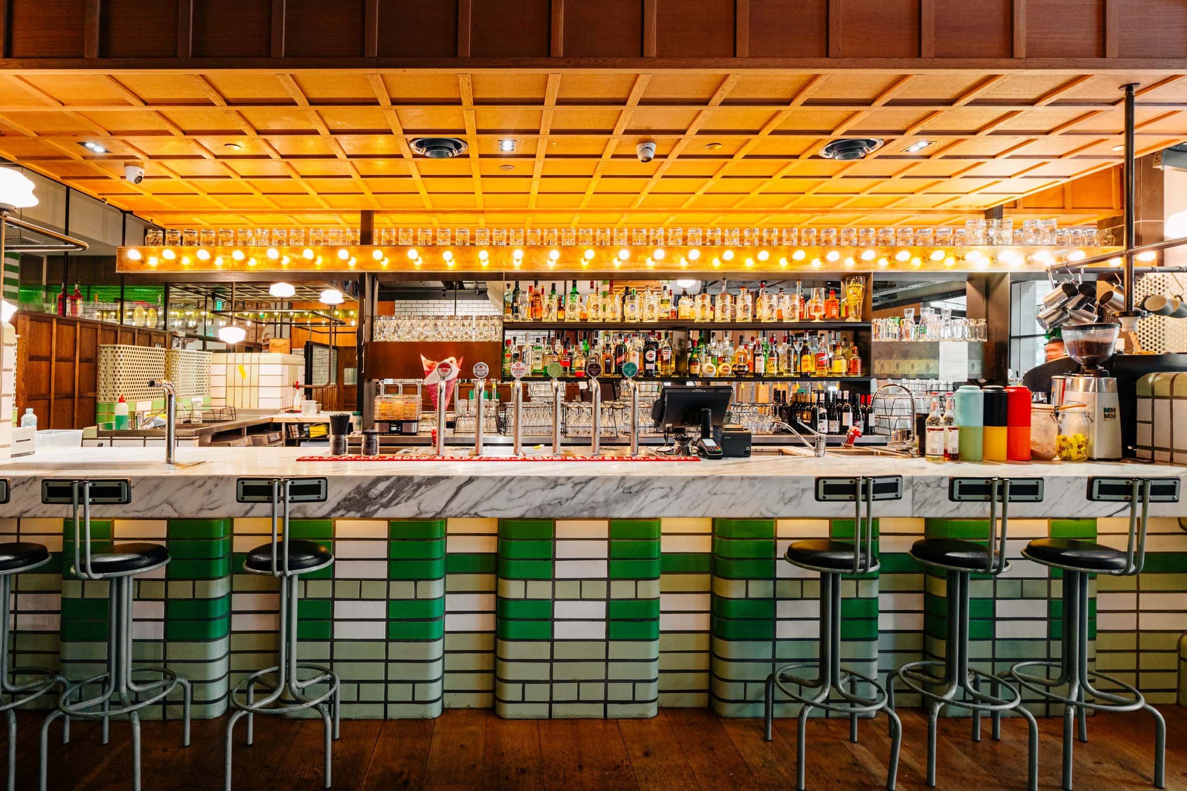 Lounge & Garden Terrace 3