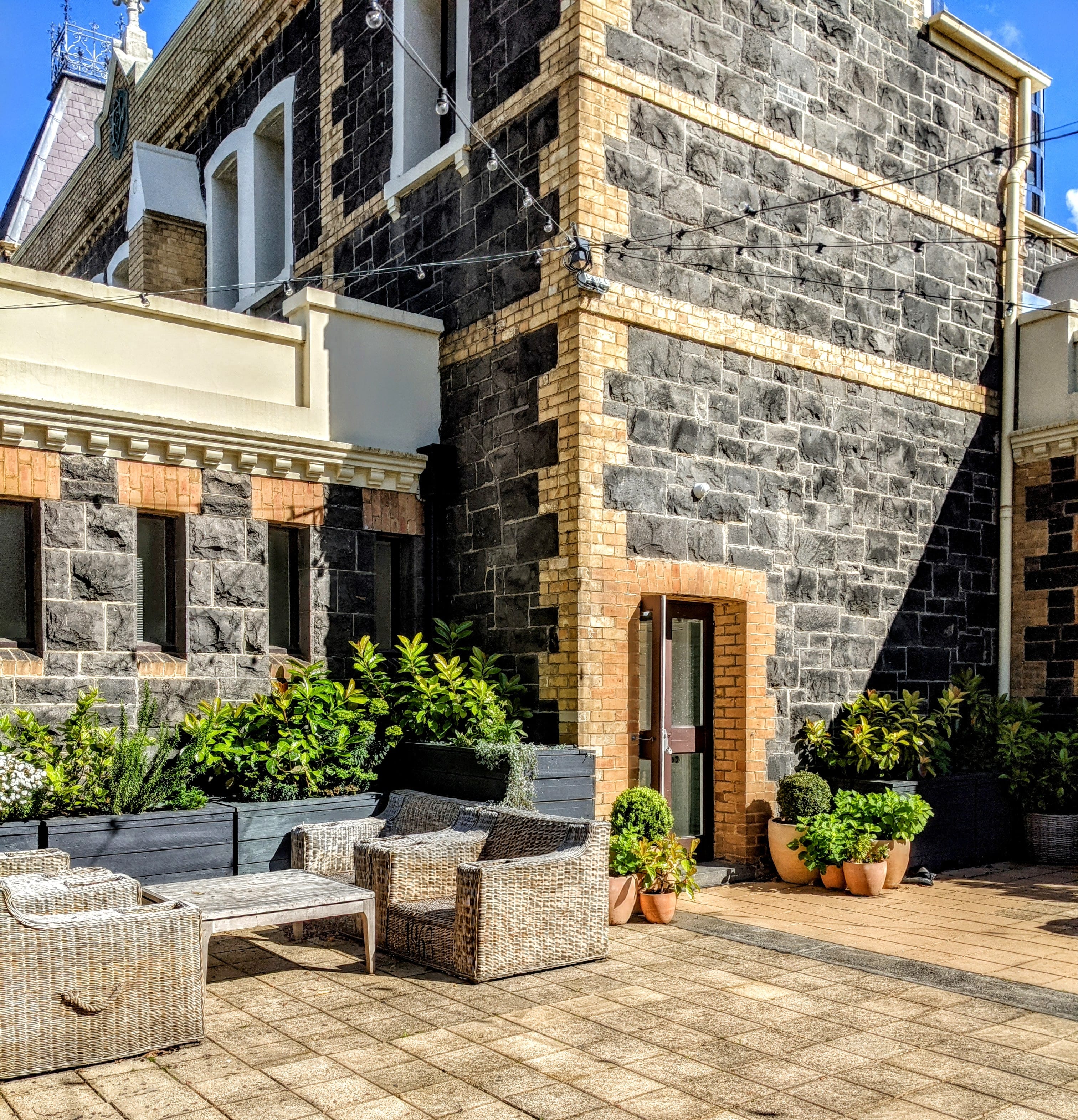 Aston Lounge & Aston Lounge Courtyard 7