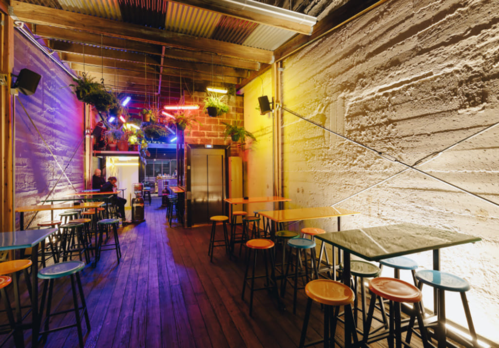 Karaoke & Rooftop Bar 7