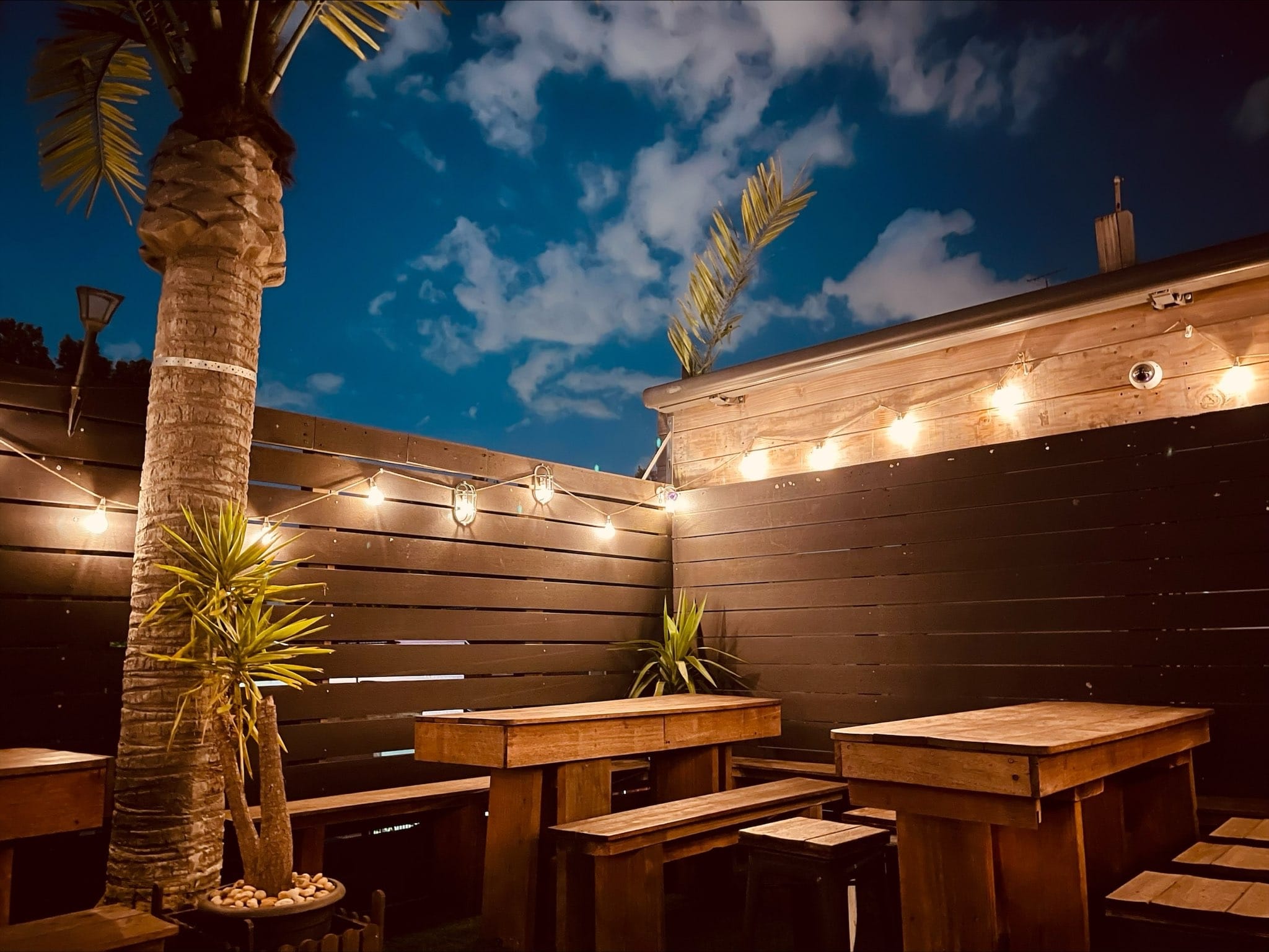 1) Rooftop Outdoors 0