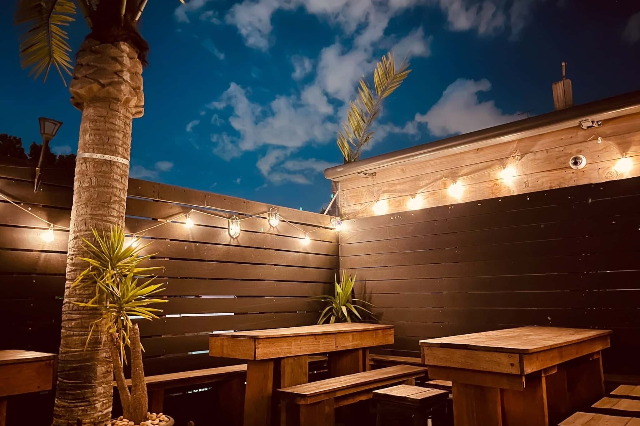 1) Rooftop Outdoors 0