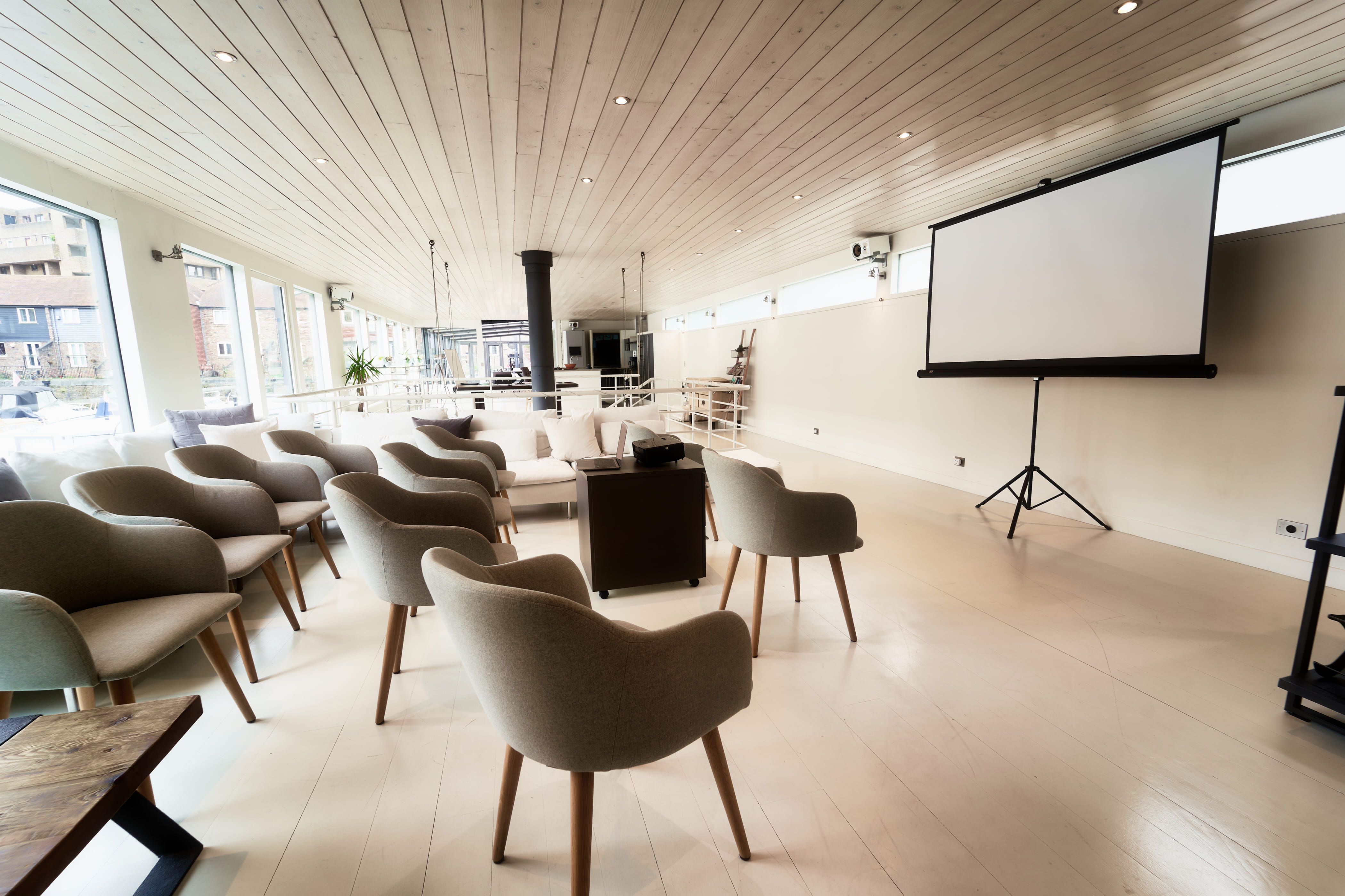 Stunning boathouse in St Katharine Docks 1