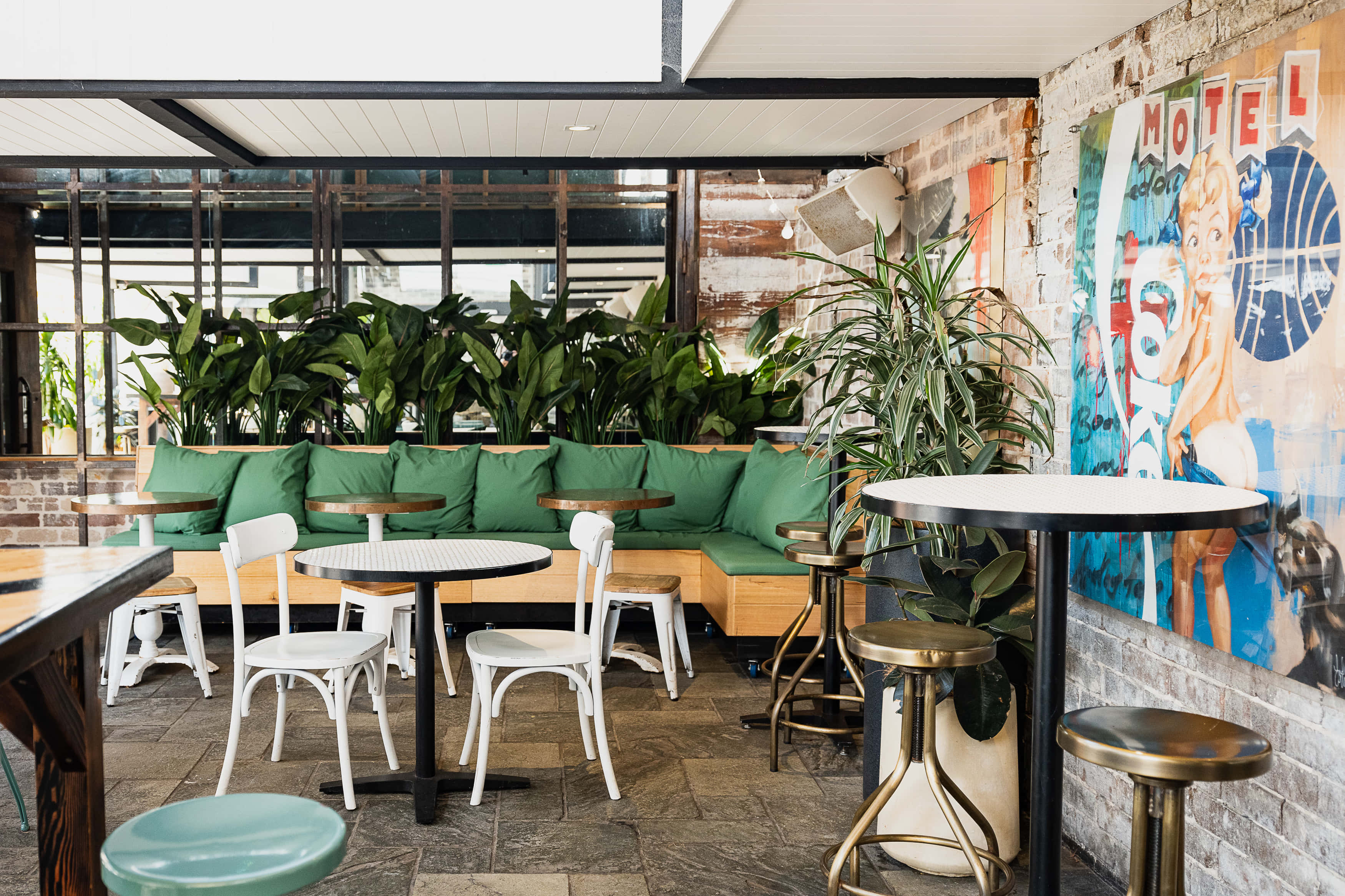 Exclusive Hire, Level 1 2