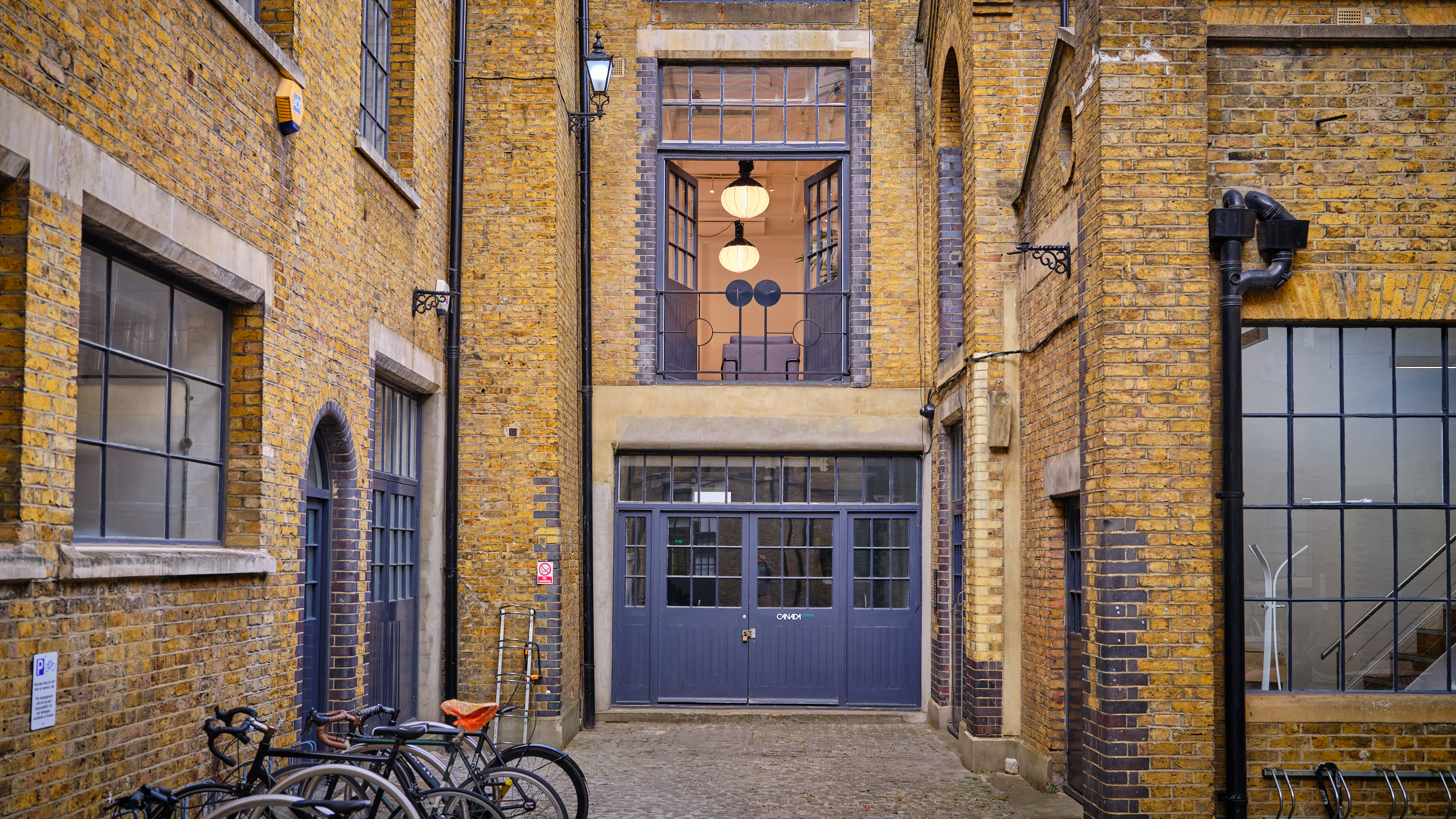 Creative meeting space in central London 7