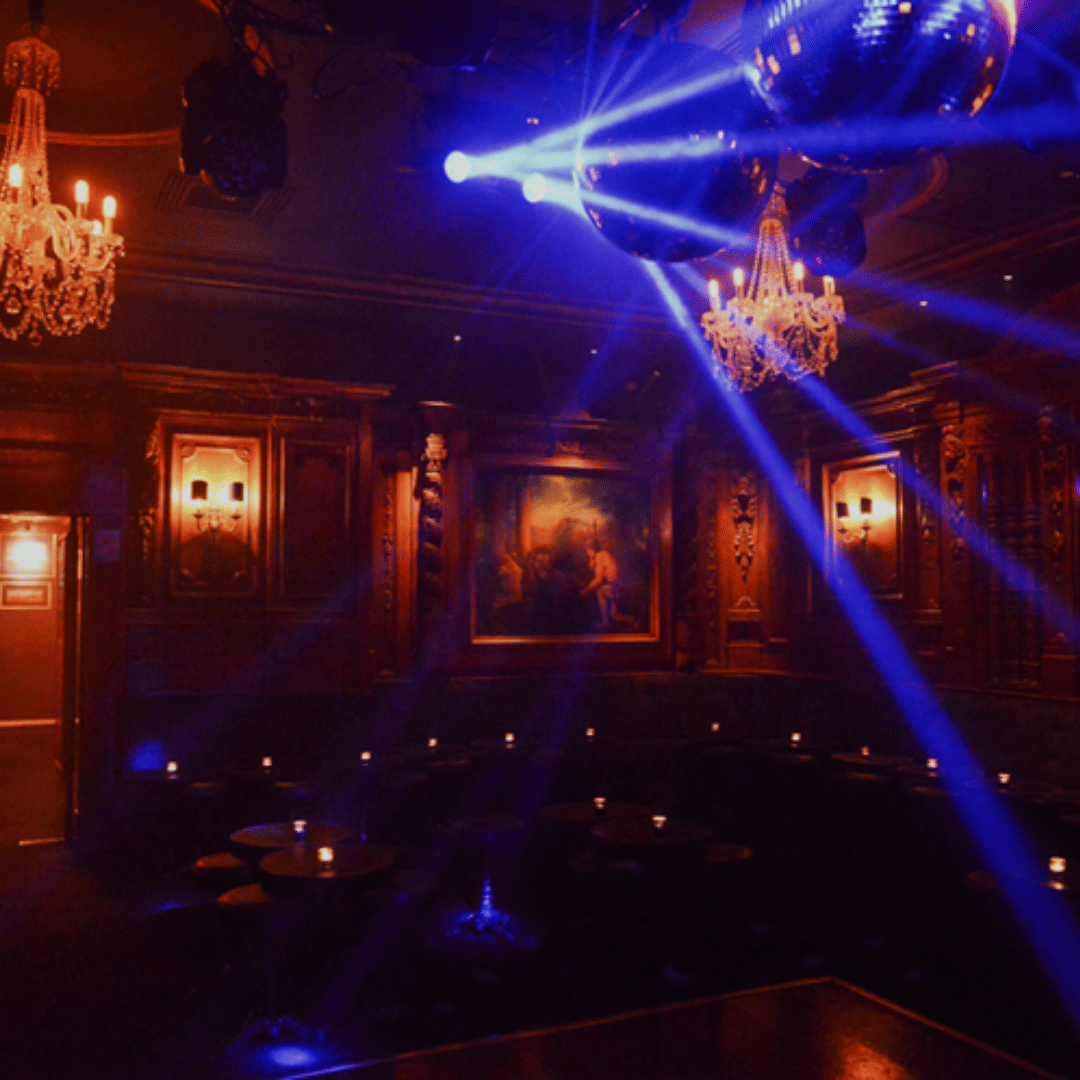 Tramp, Whole Venue 1